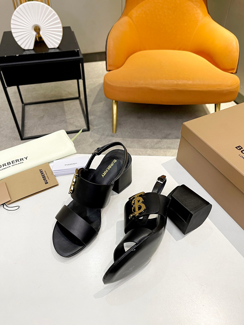 버버리 여자  샌들구두.힐 6.5cm