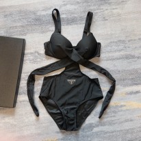 프라다  여자 수영복