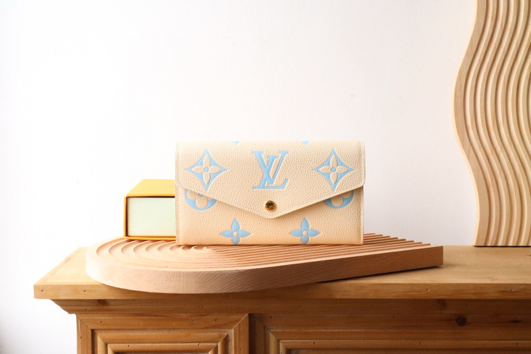 루이비통 여자 장지갑 M81049