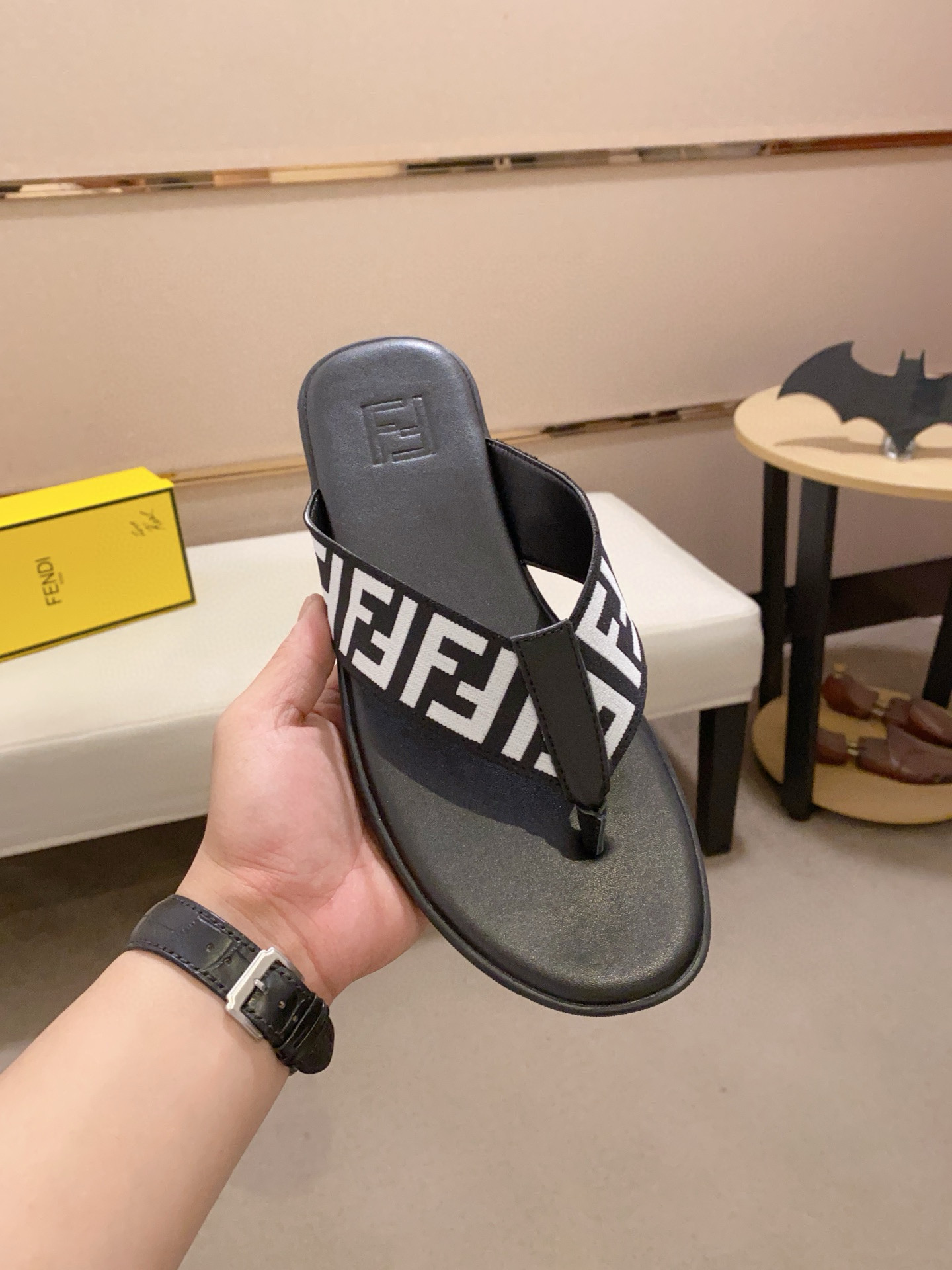 펜디 남자 슬리퍼