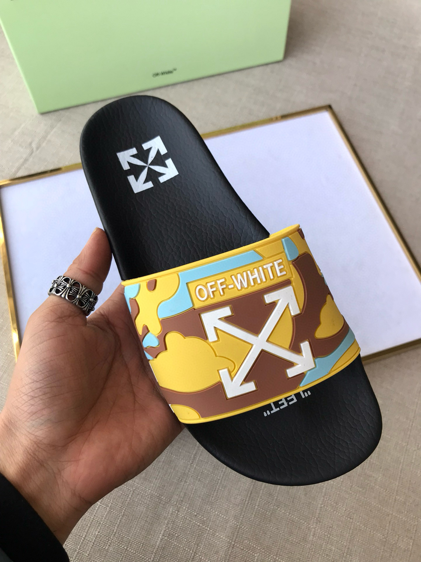오프화이트 남녀공용 슬리퍼