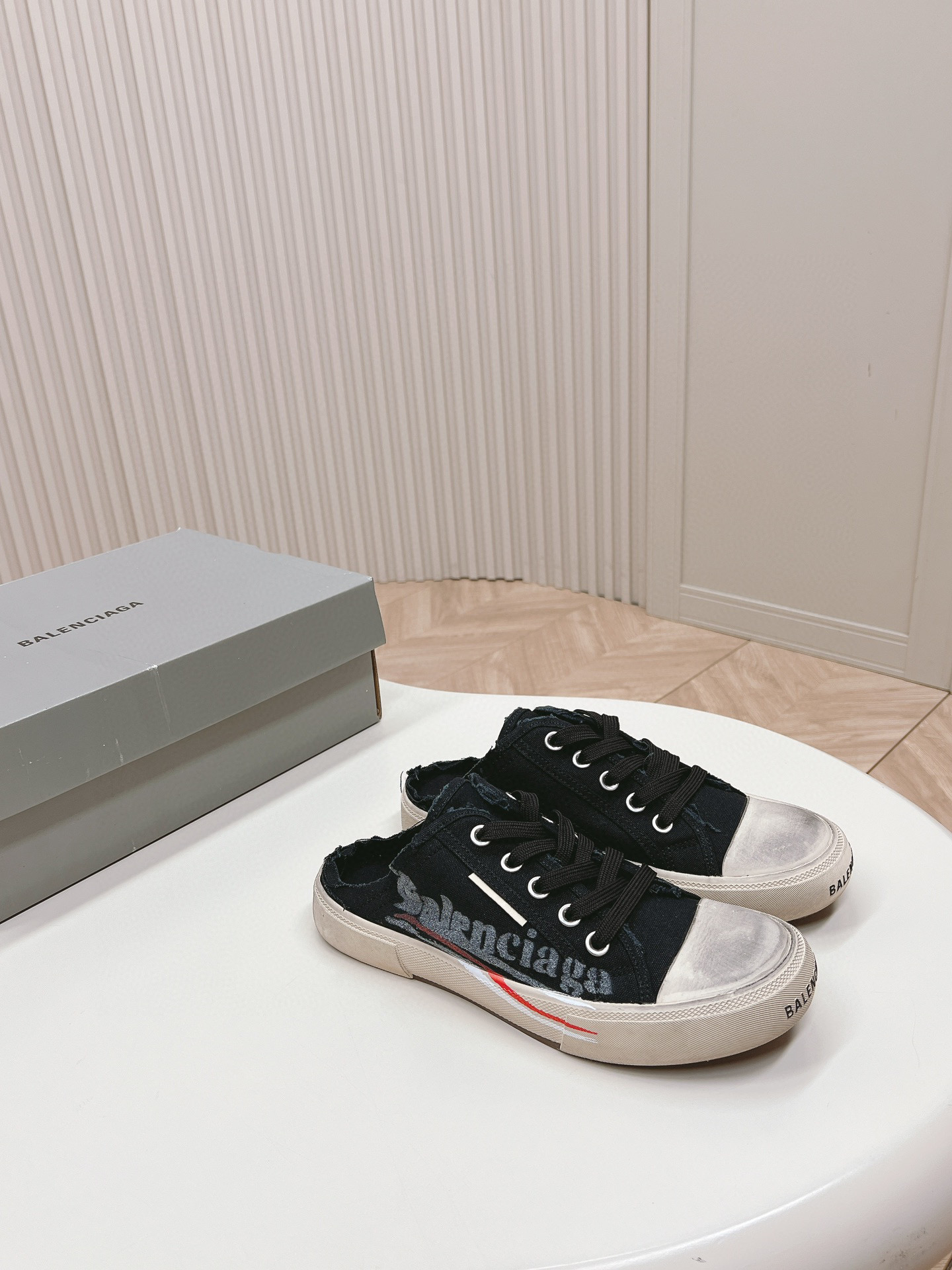 발렌시아가 남녀공용 슬리퍼