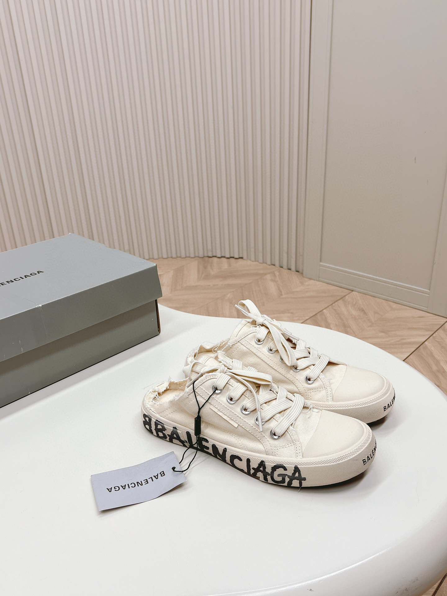 발렌시아가 남녀공용 슬리퍼