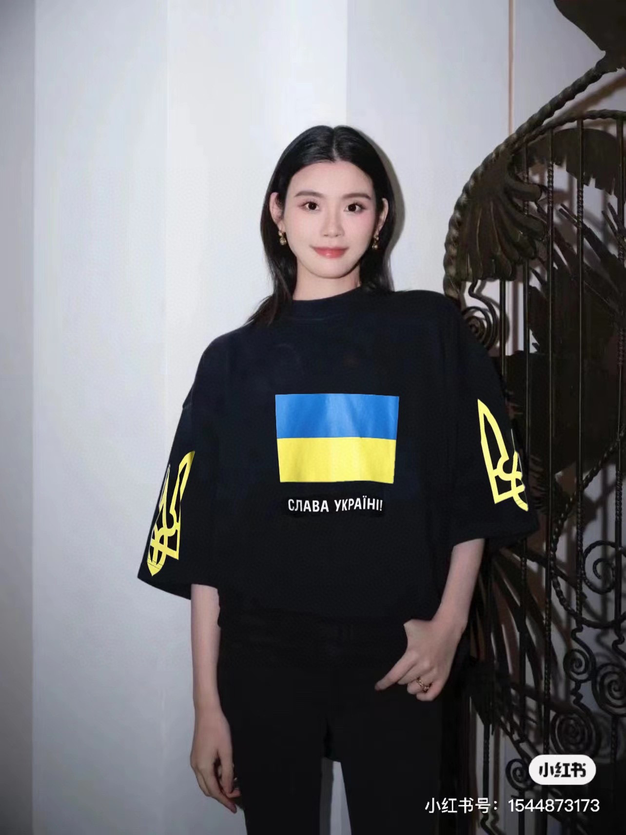 발렌시아가 남녀공용 반팔티