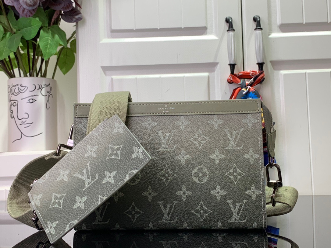 루이비통  클러치백 M11544