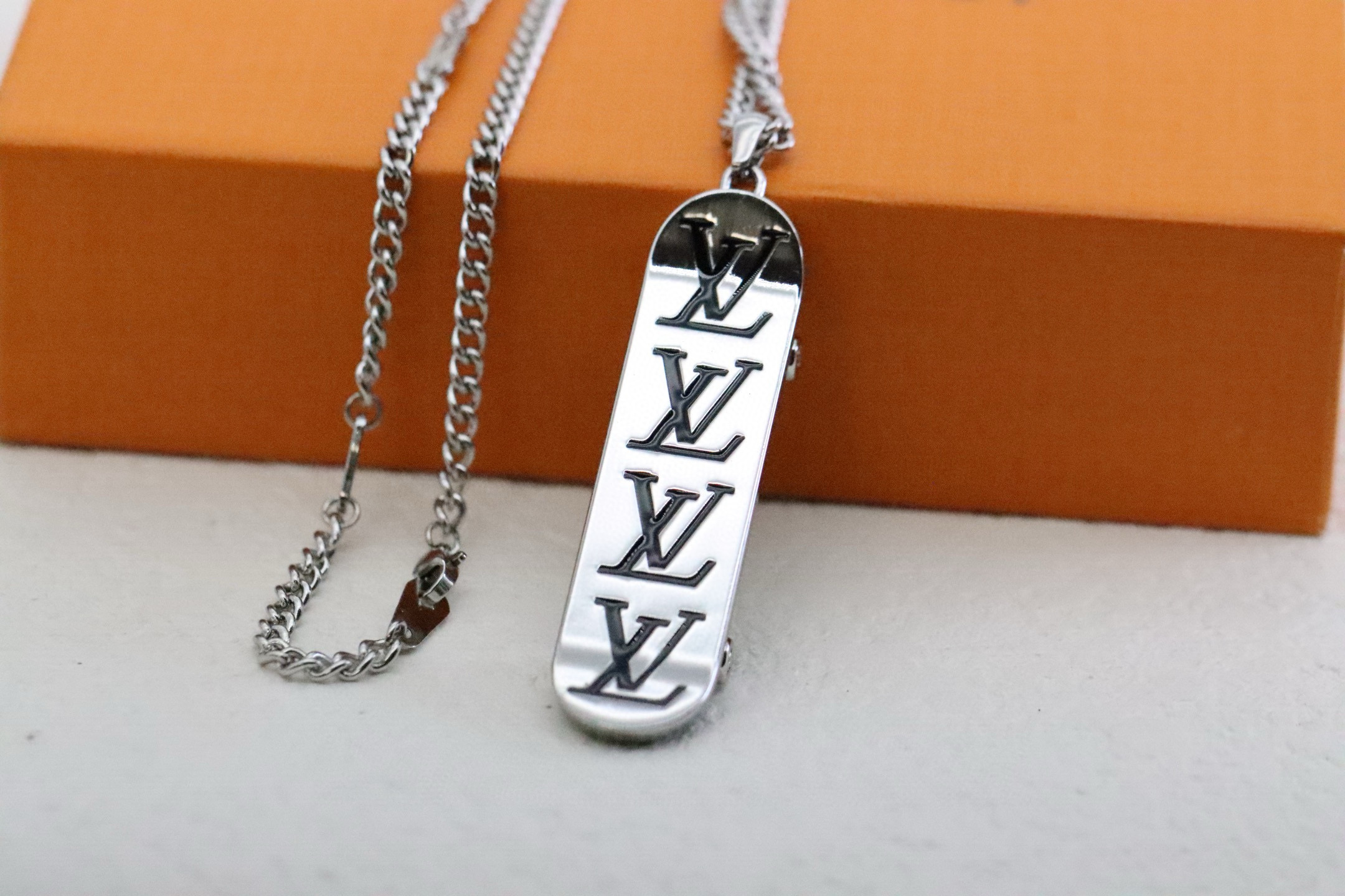 루이비통 목걸이