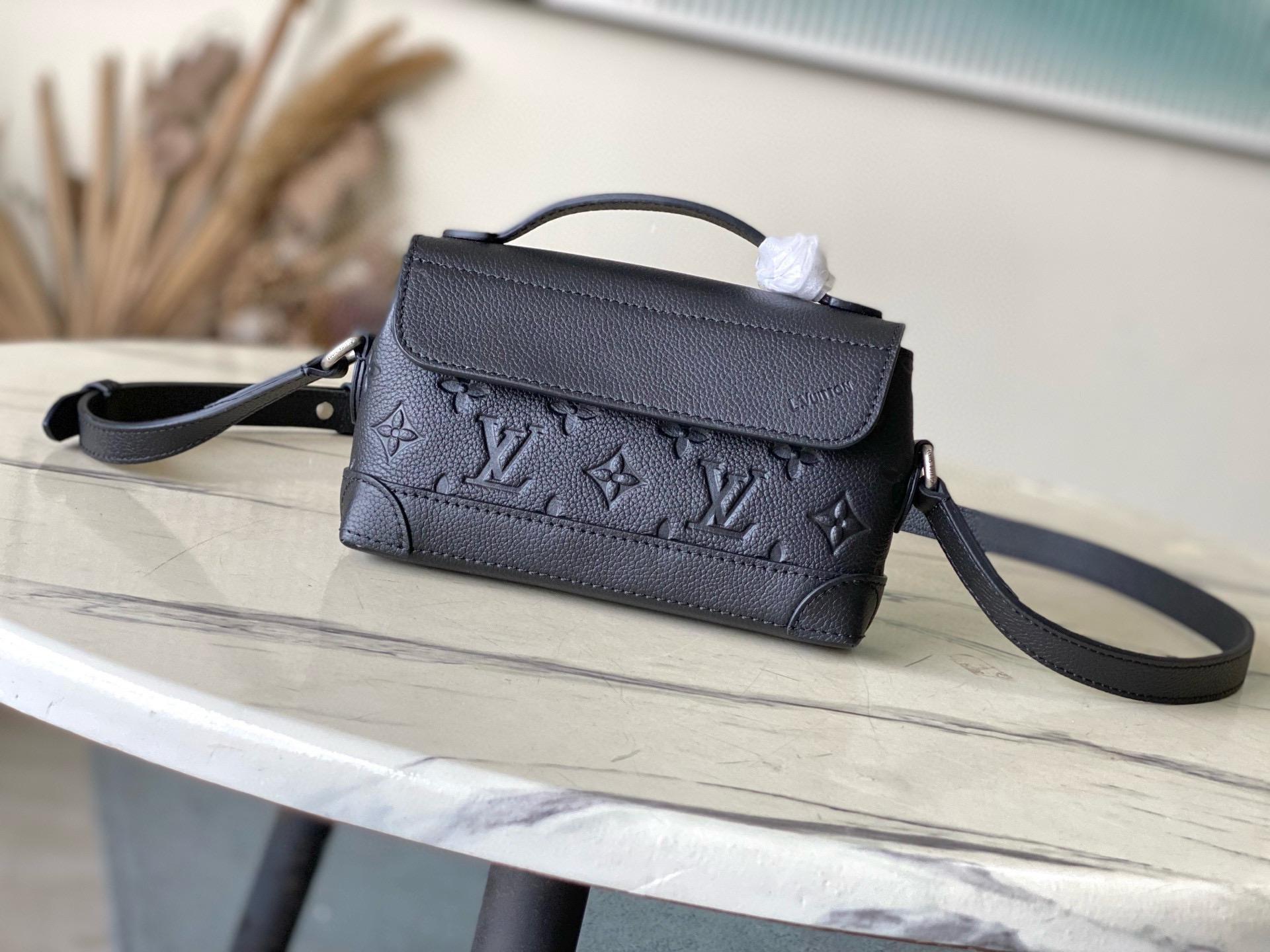 루이비통 M13888 남자가방