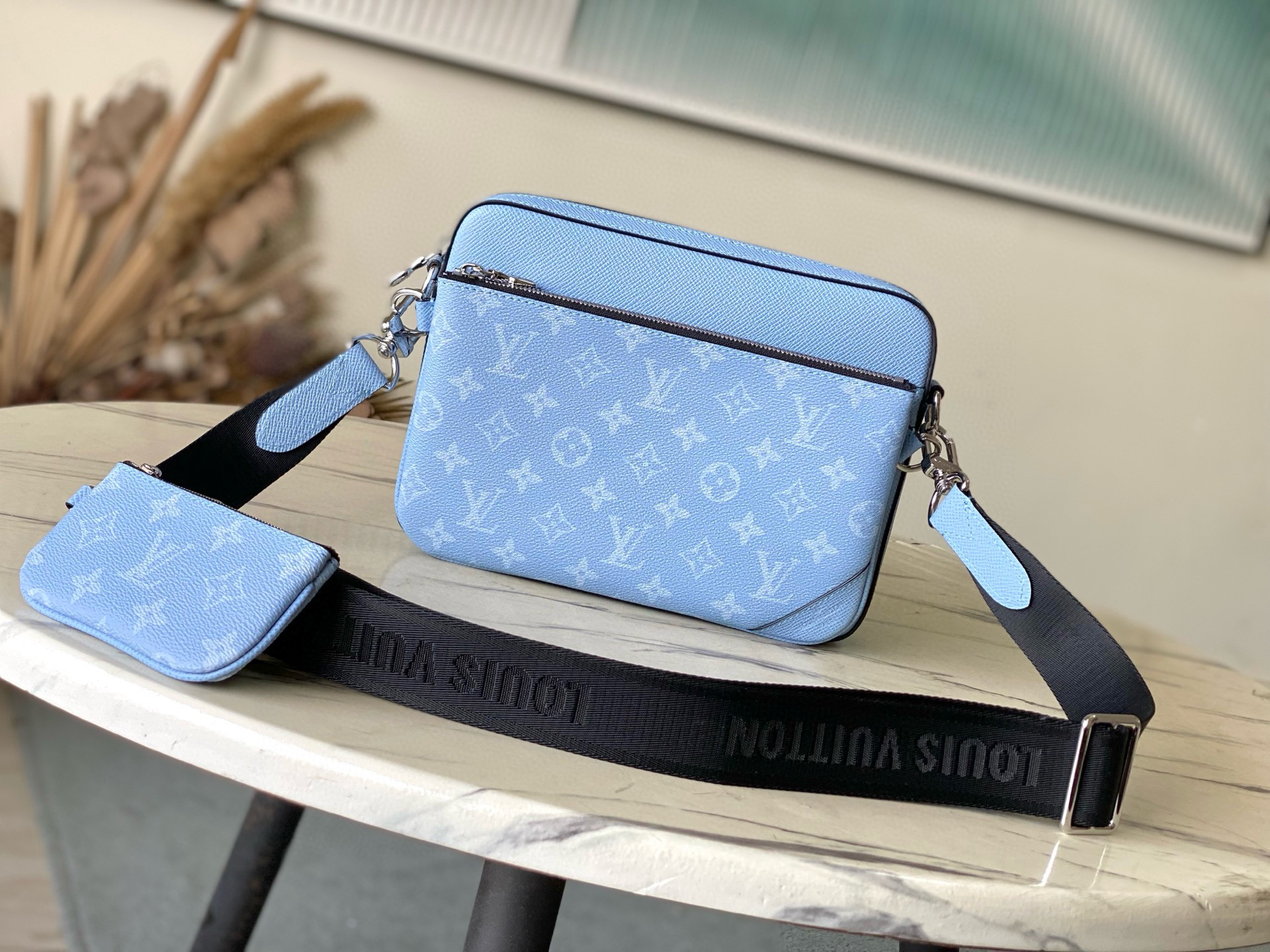 루이비통 M14069 남자가방