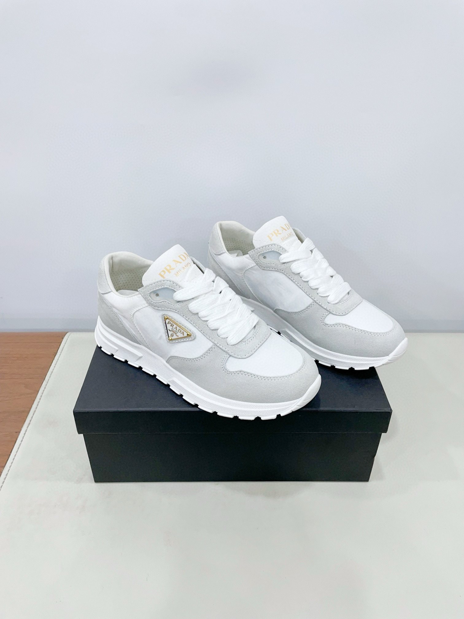 프라다 남녀공용 스니커즈 신발 운동화