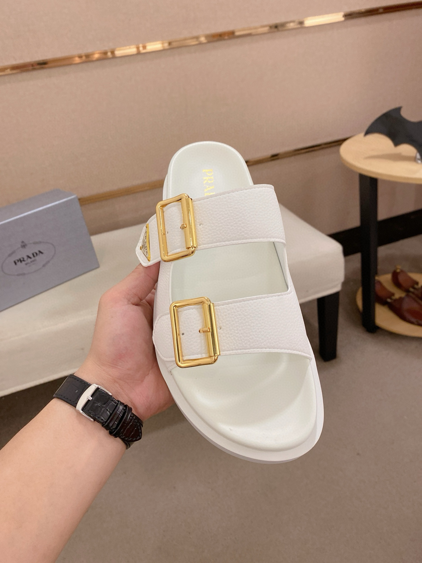 프라다 남자 슬리퍼