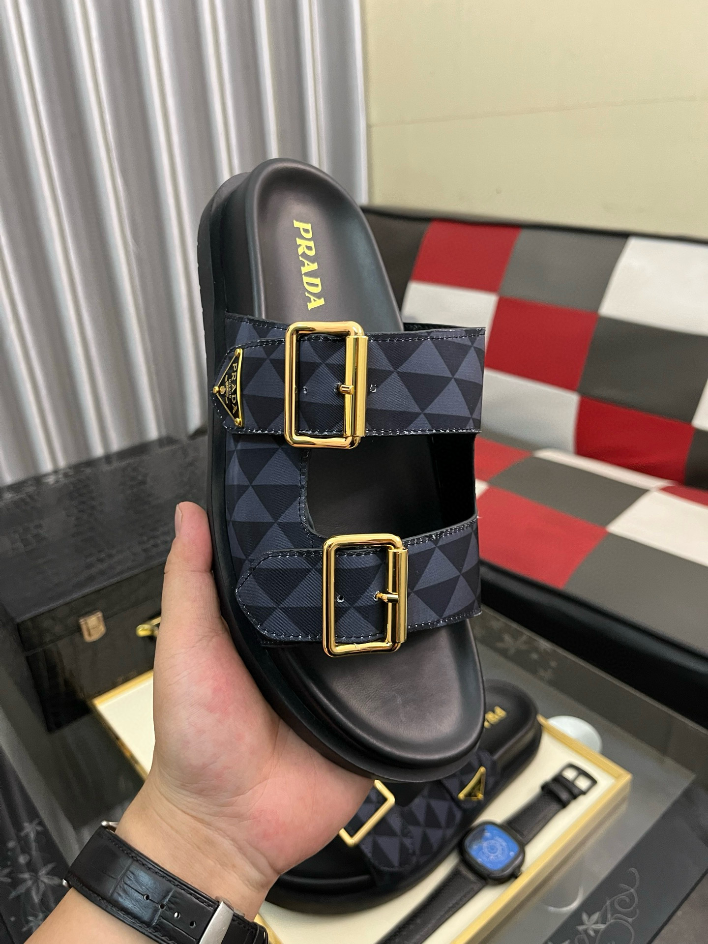 프라다 남자 슬리퍼