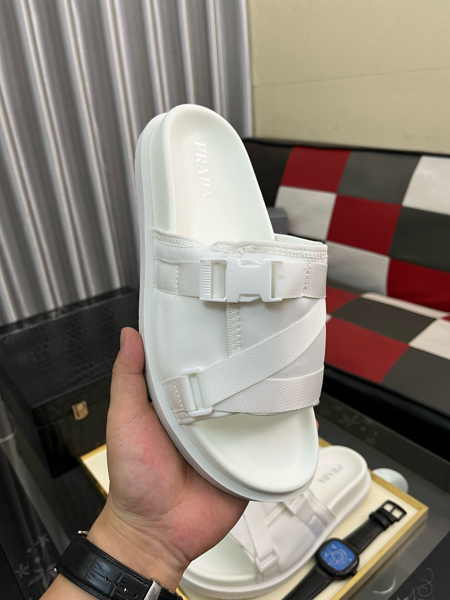 프라다 남자 슬리퍼