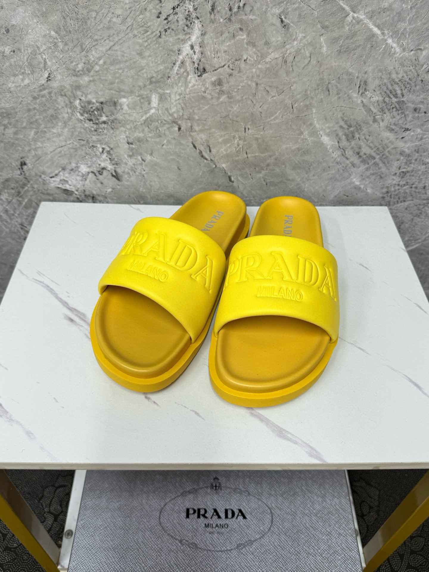 프라다 남자 슬리퍼
