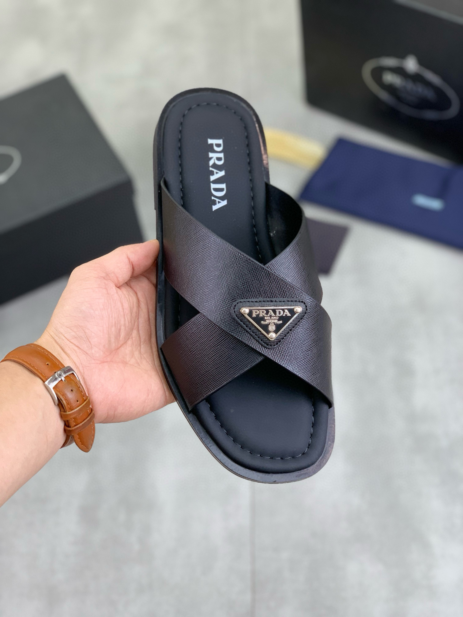 프라다 남자 슬리퍼