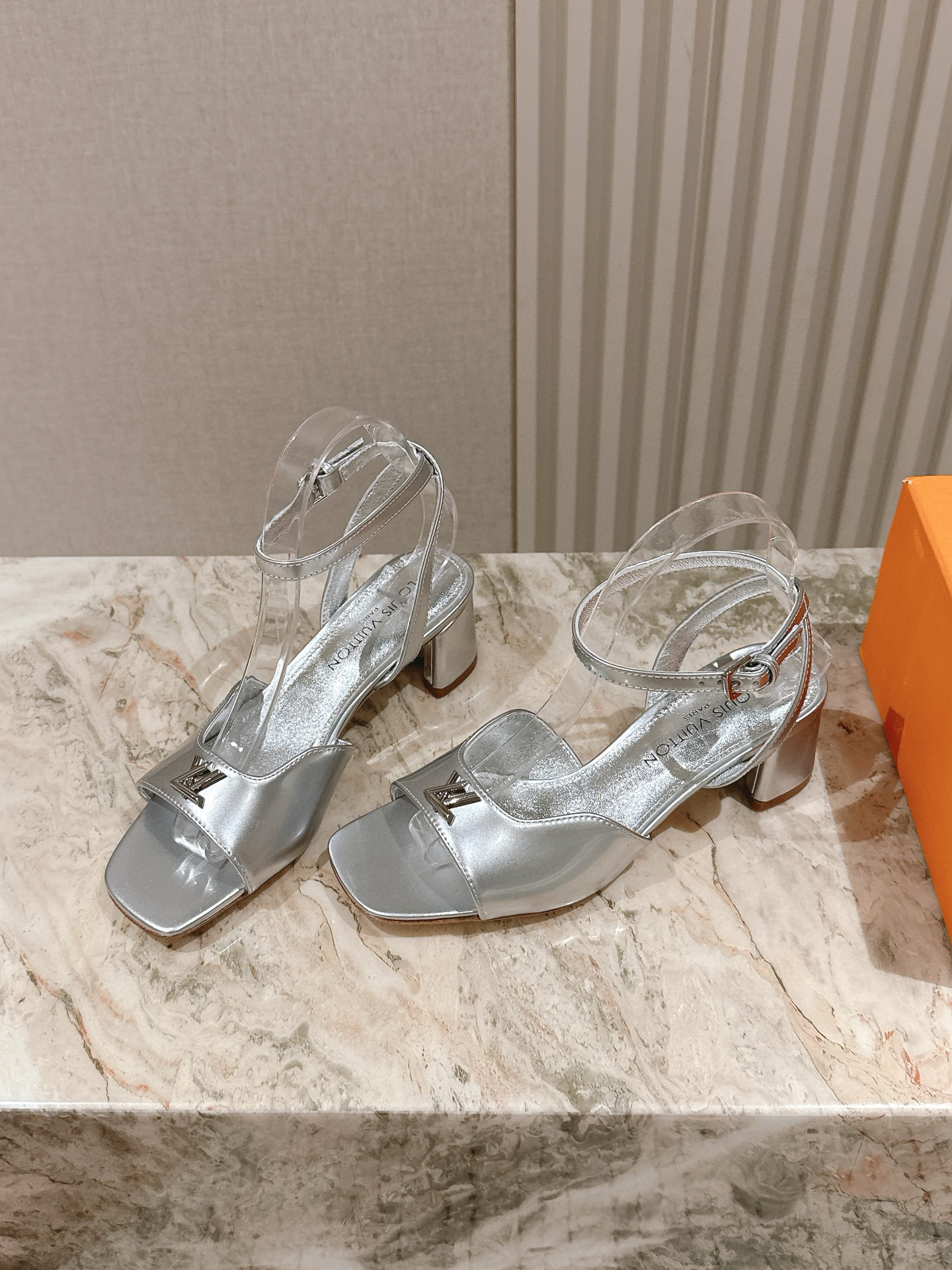 루이비통 여자 샌들 5.5cm