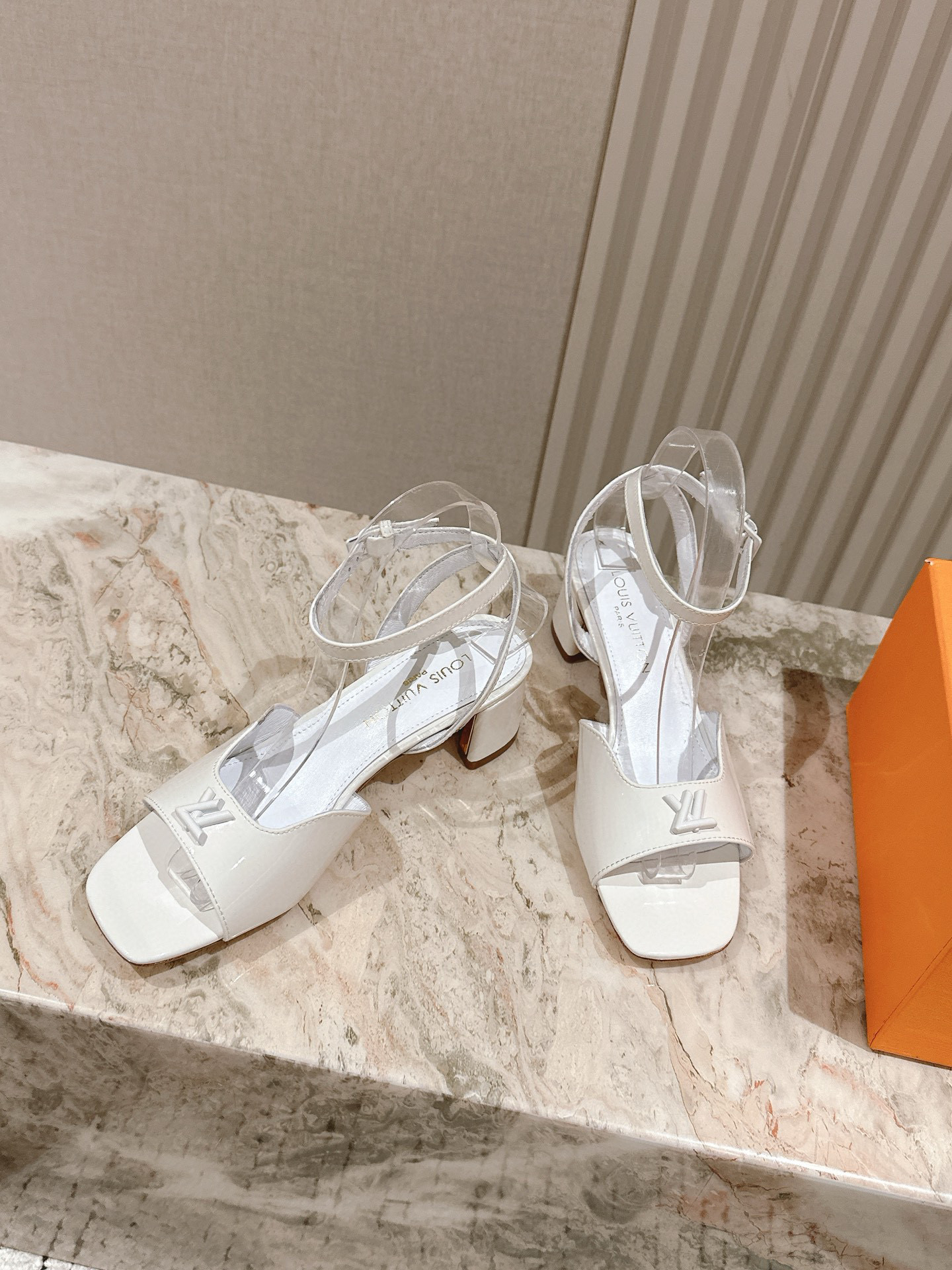 루이비통 여자 샌들 5.5cm