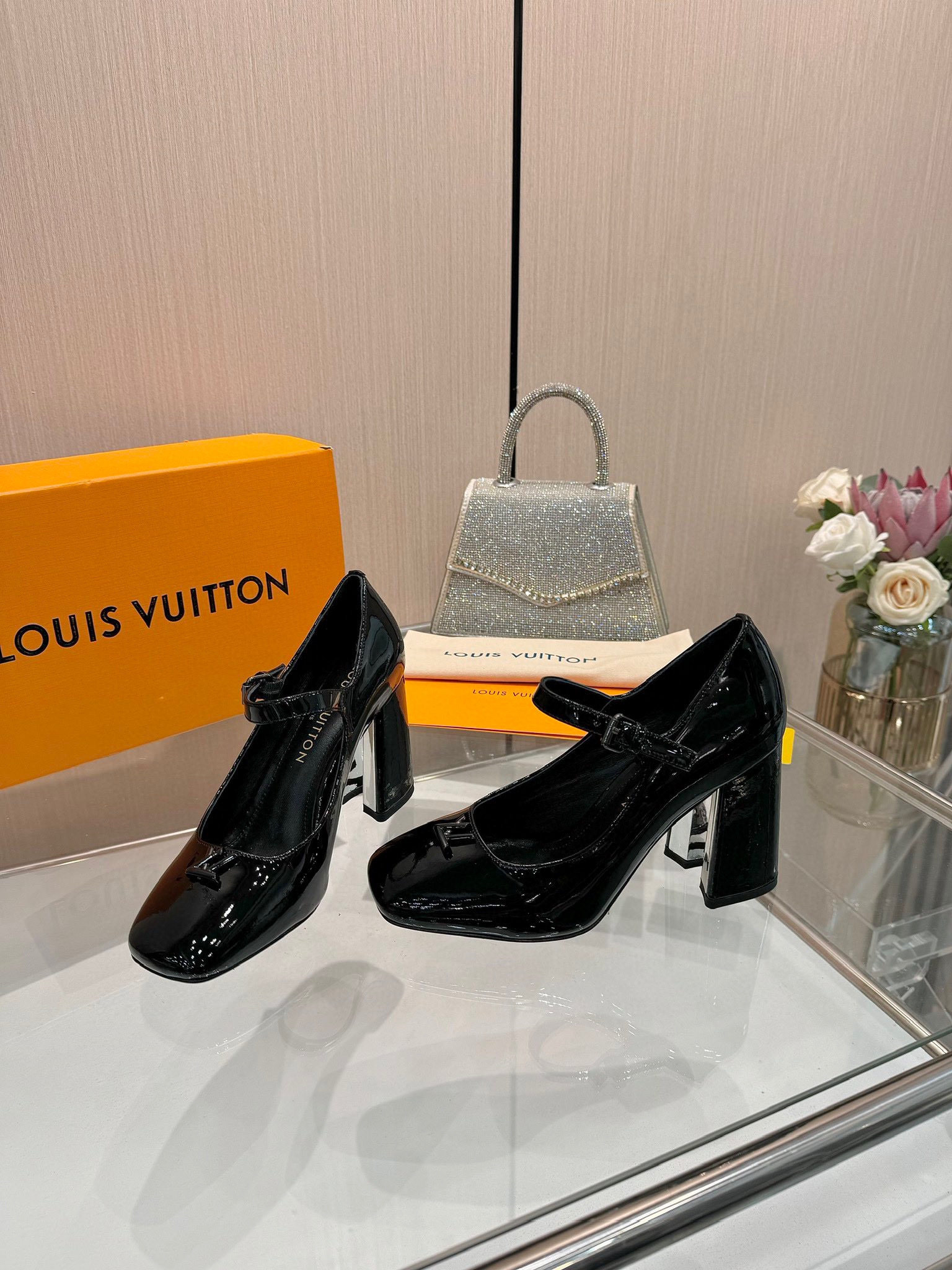 루이비통 여자 구두 8.5cm