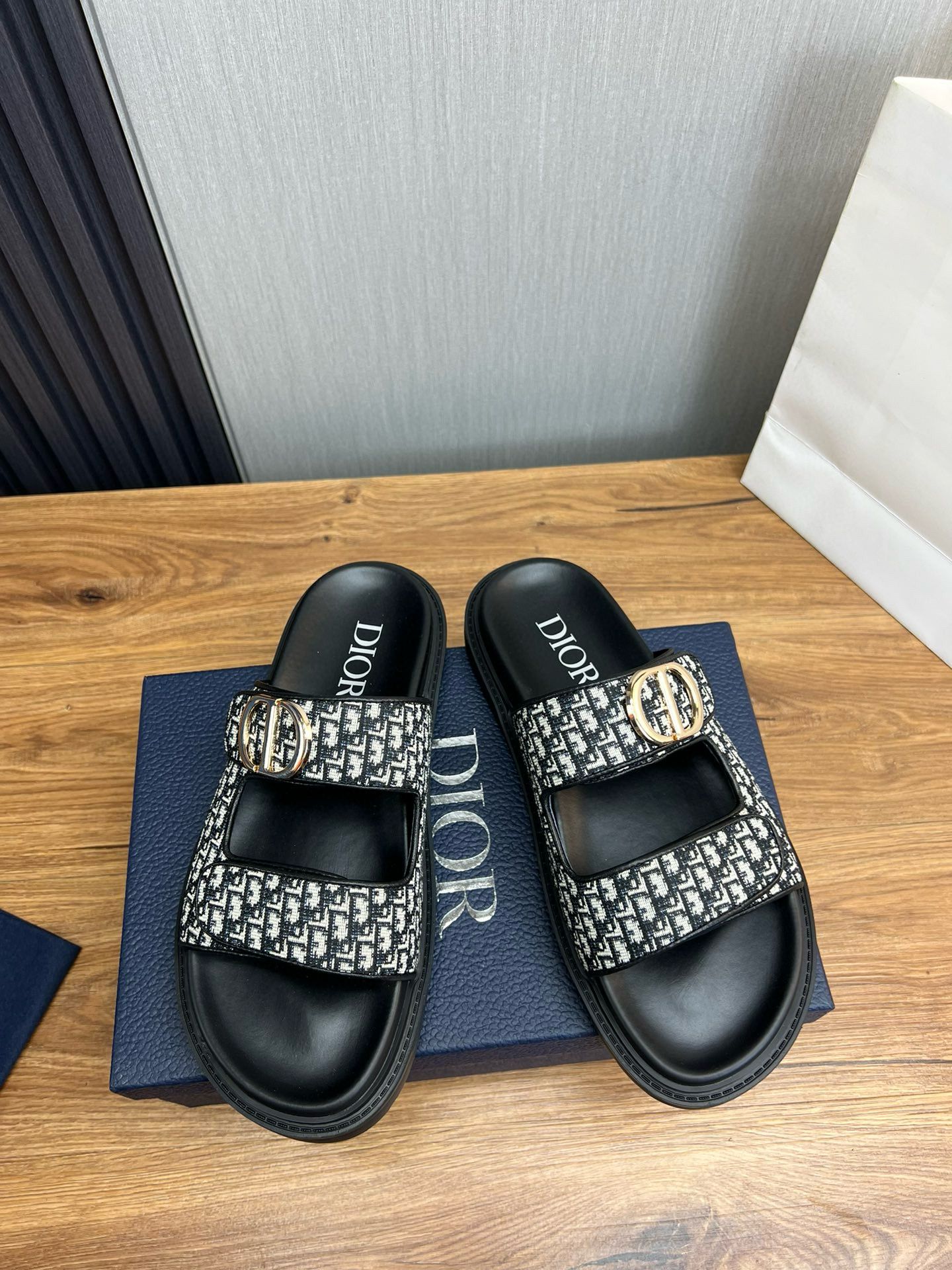디올 남자 슬리퍼