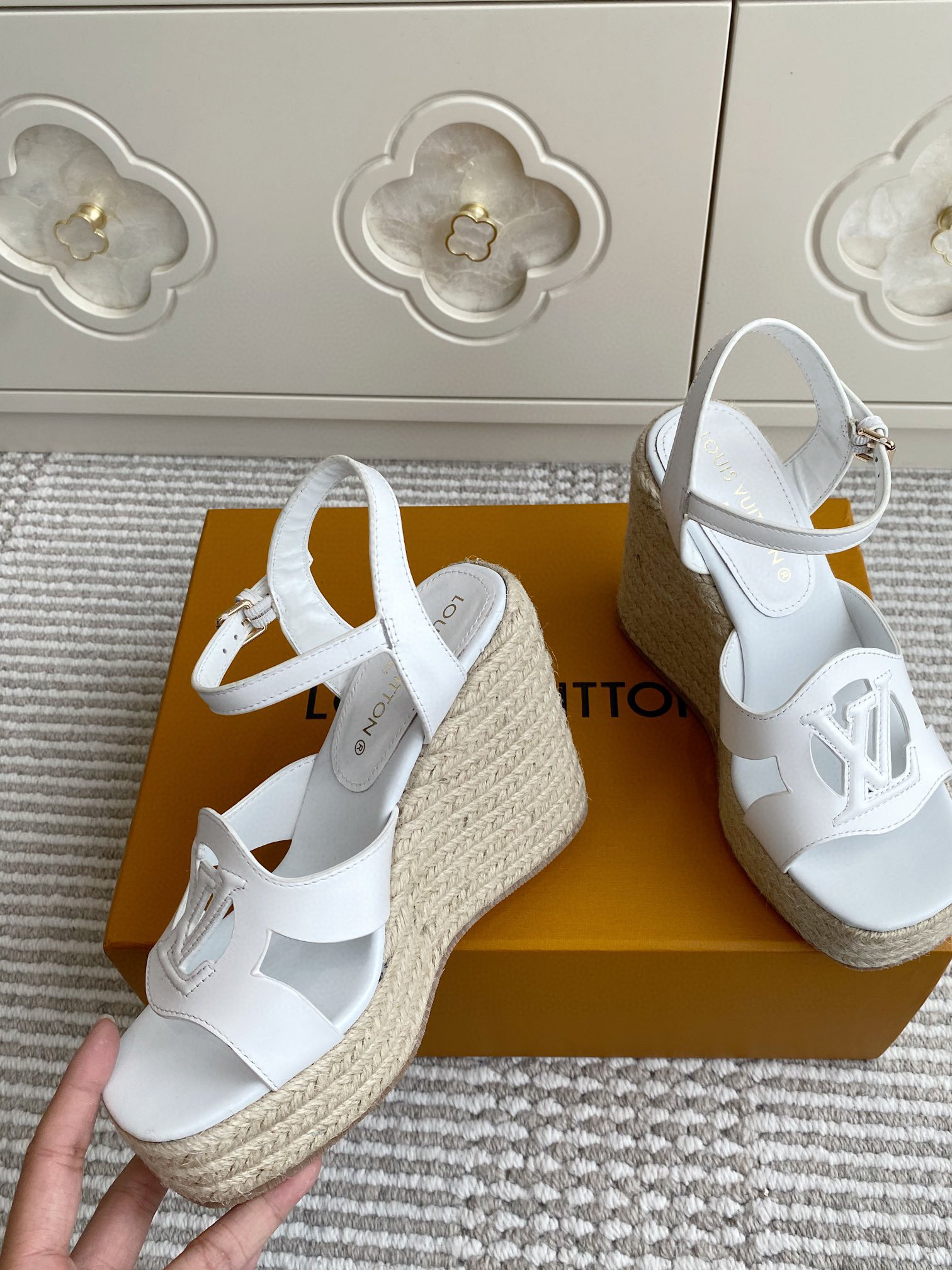 루이비통 여자 샌들 11.5cm