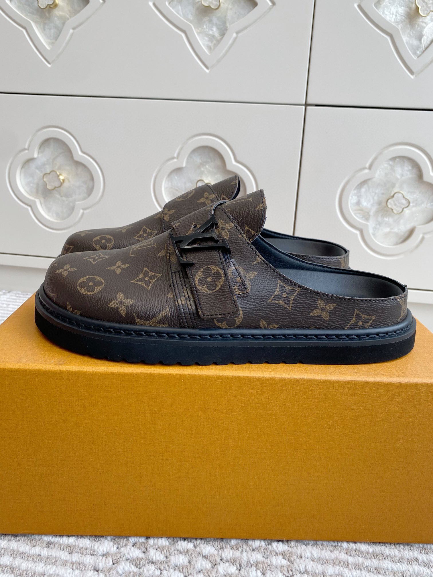 루이비통 남여 공용 슬리퍼