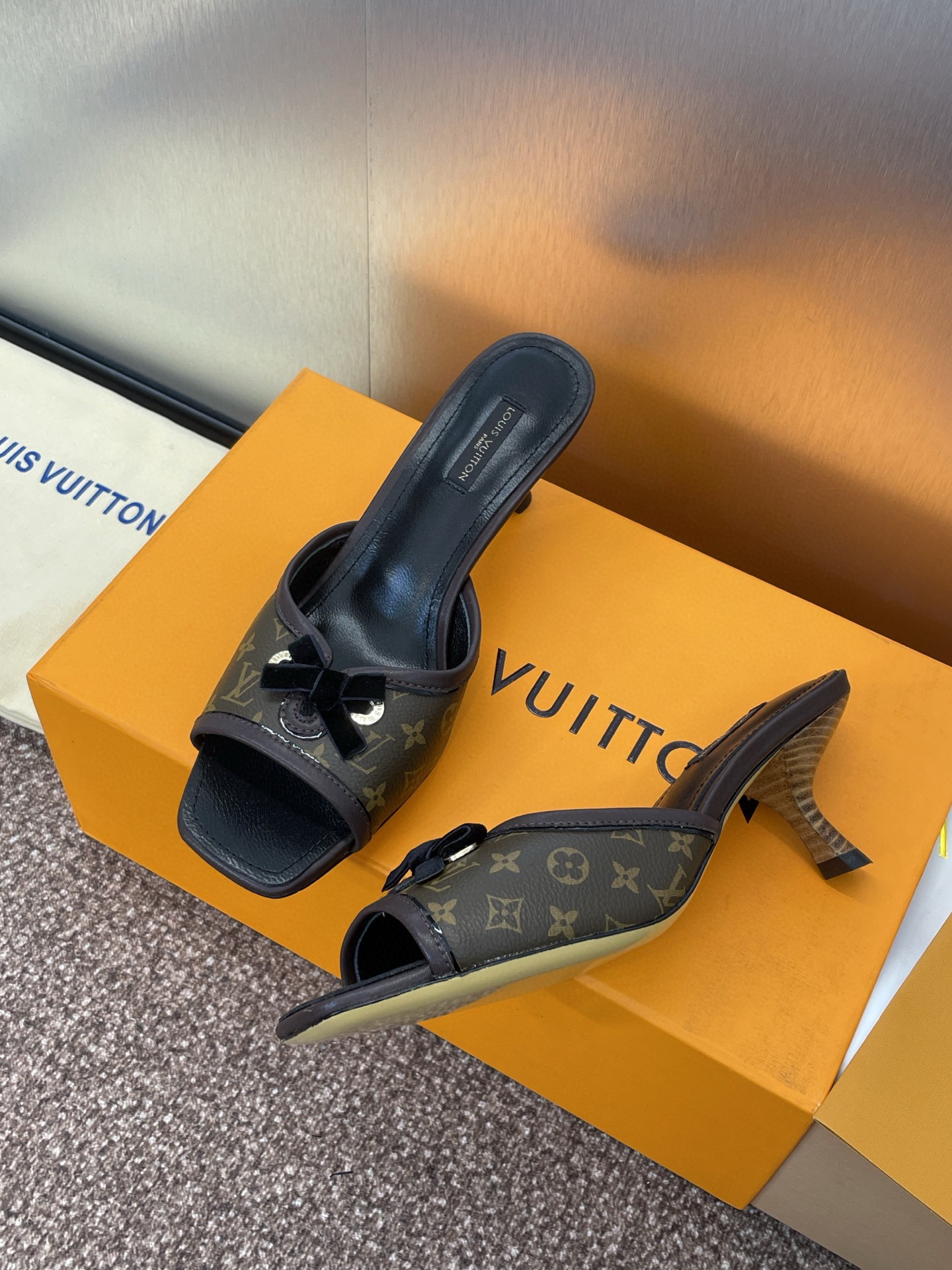 루이비통 여자 샌들 5.5cm