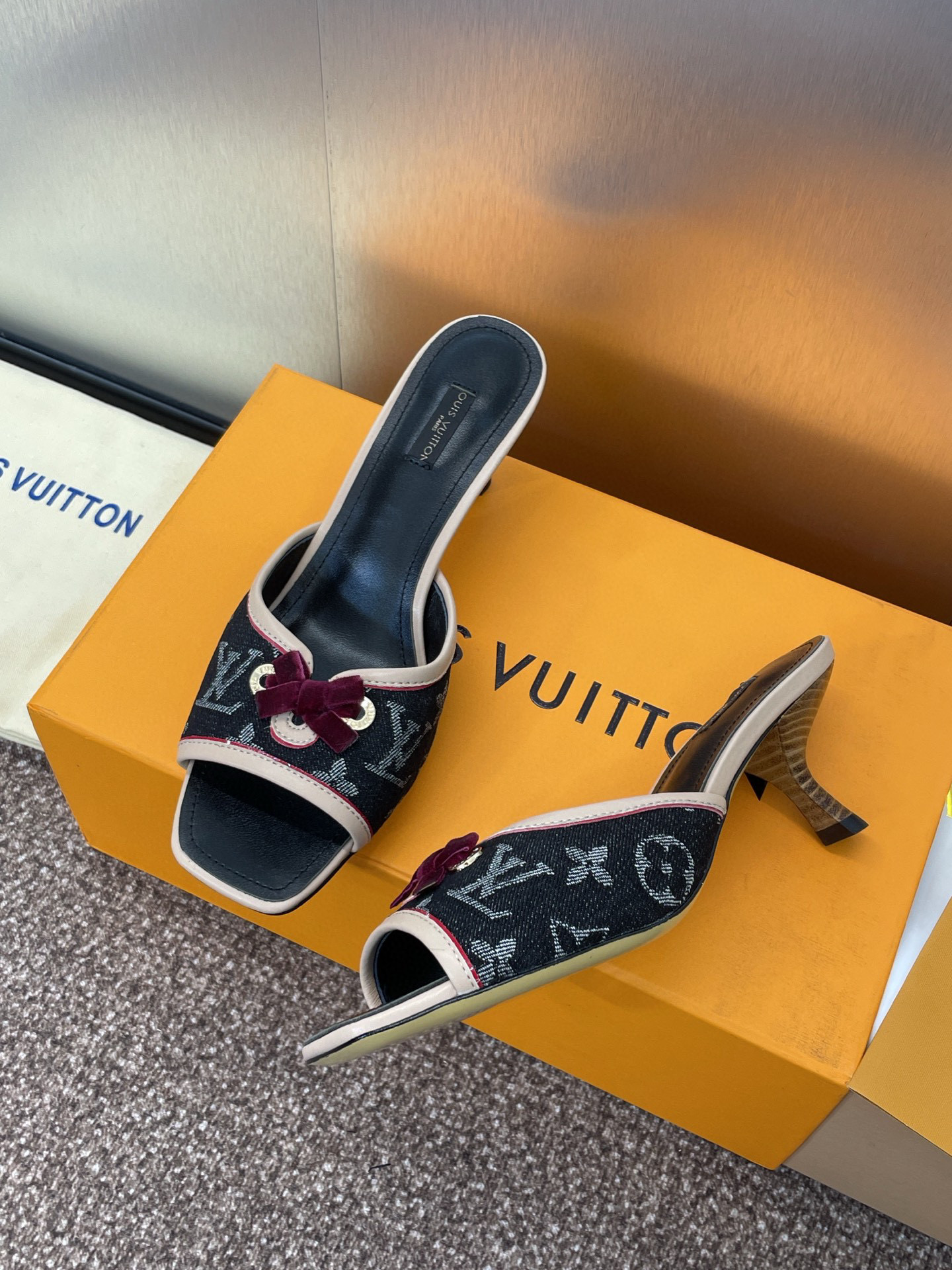 루이비통 여자 샌들 5.5cm