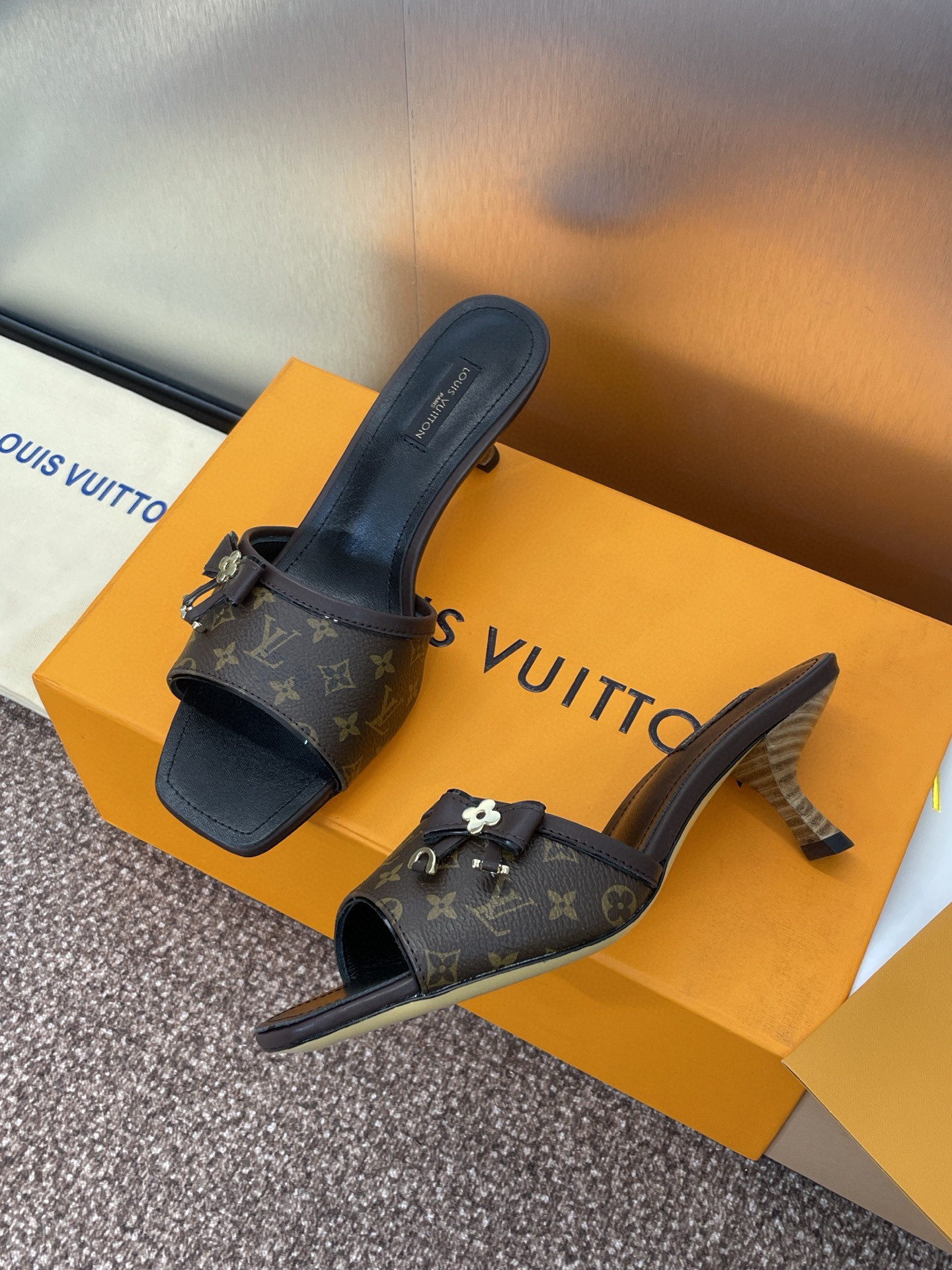 루이비통 여자 샌들 5.5cm