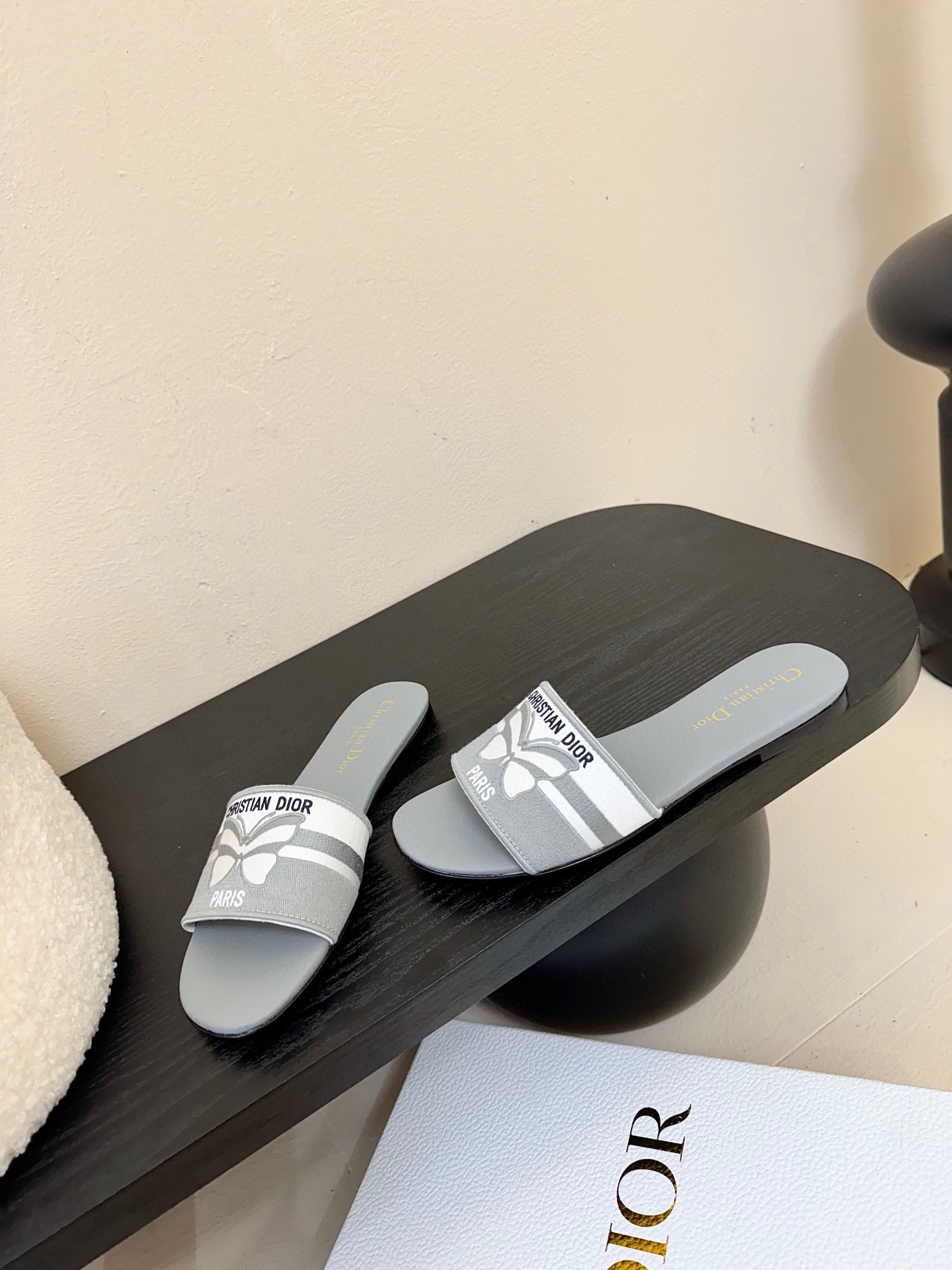 디올 여자 슬리퍼