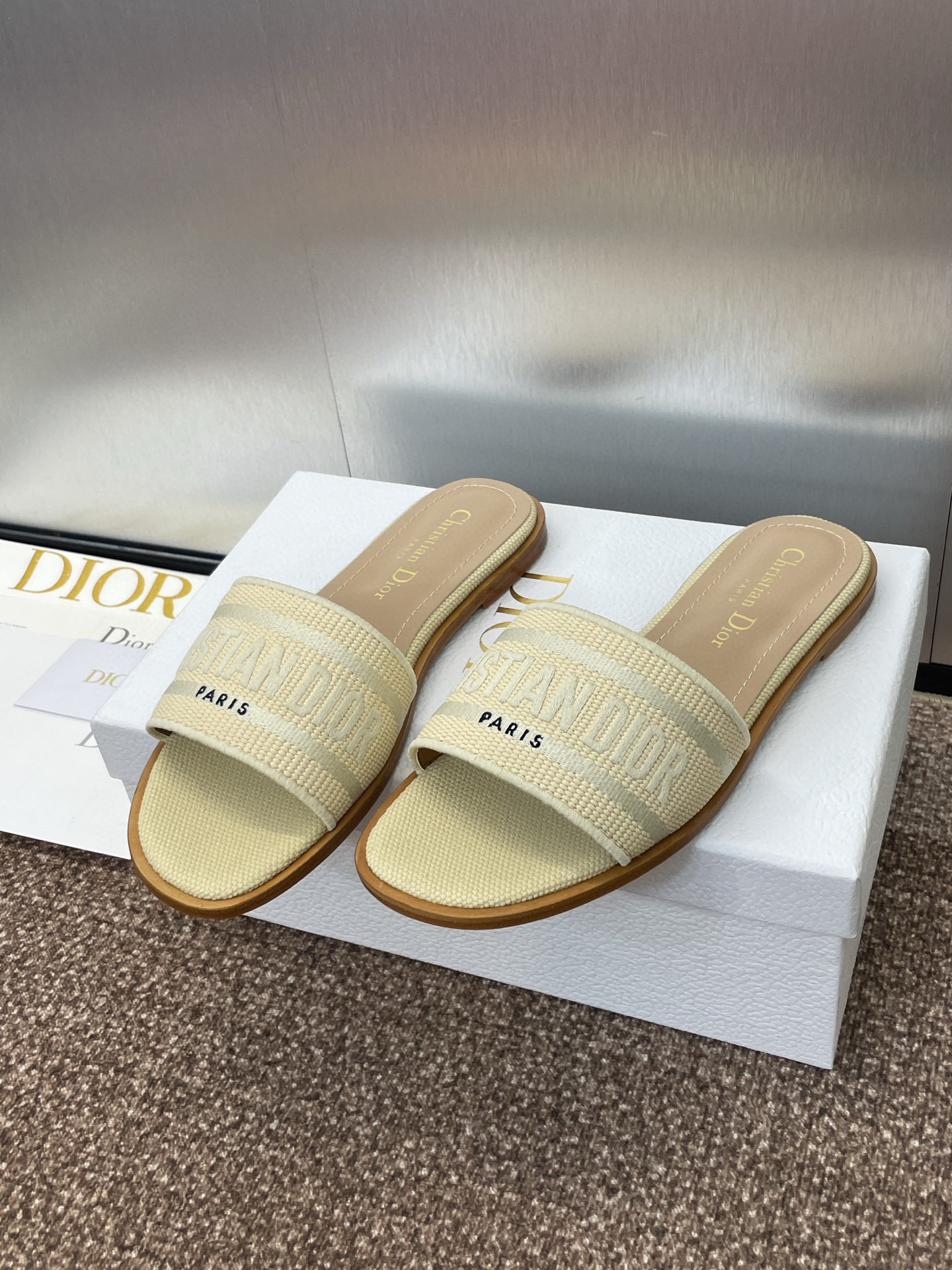 디올 여자 슬리퍼