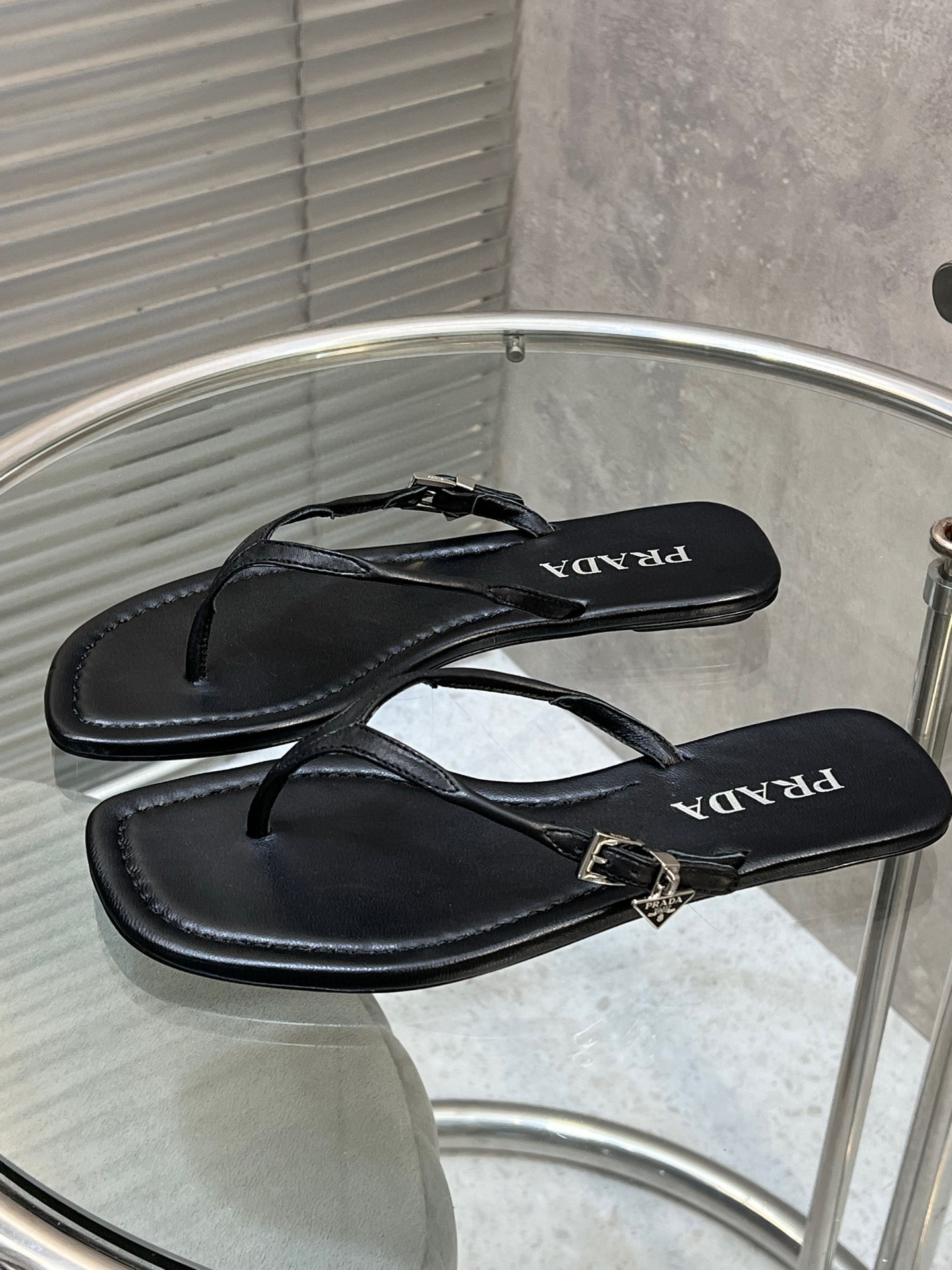 프라다 여자 슬리퍼