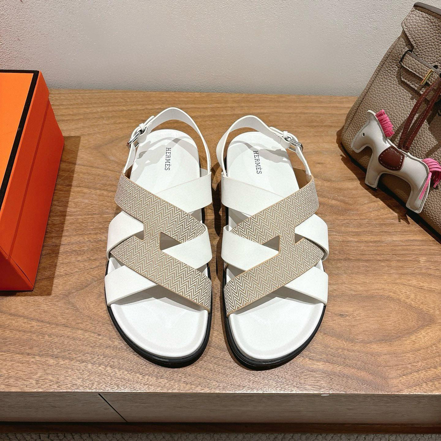 에르메스 남녀공용 샌들