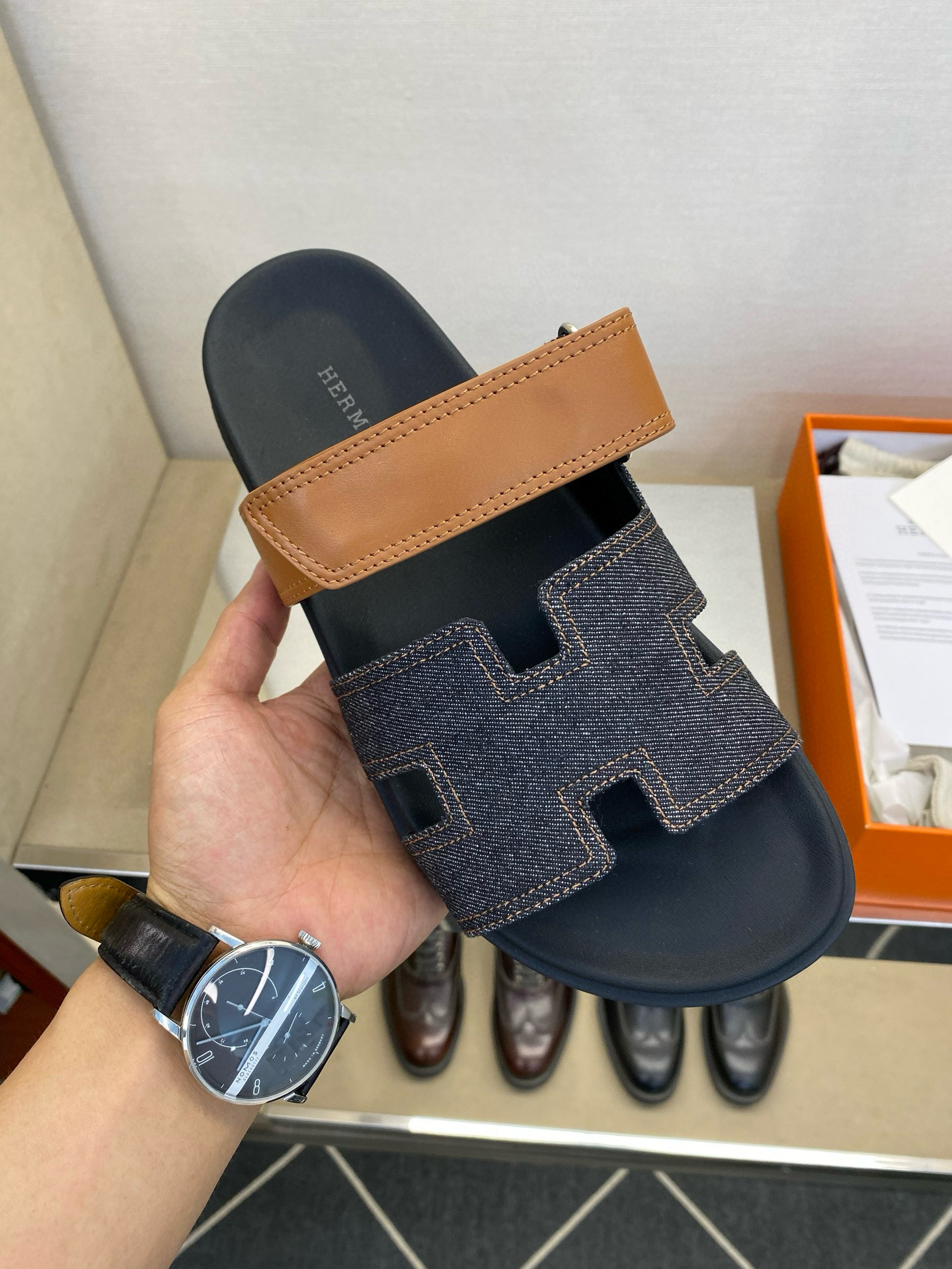 에르메스 남자 슬리퍼