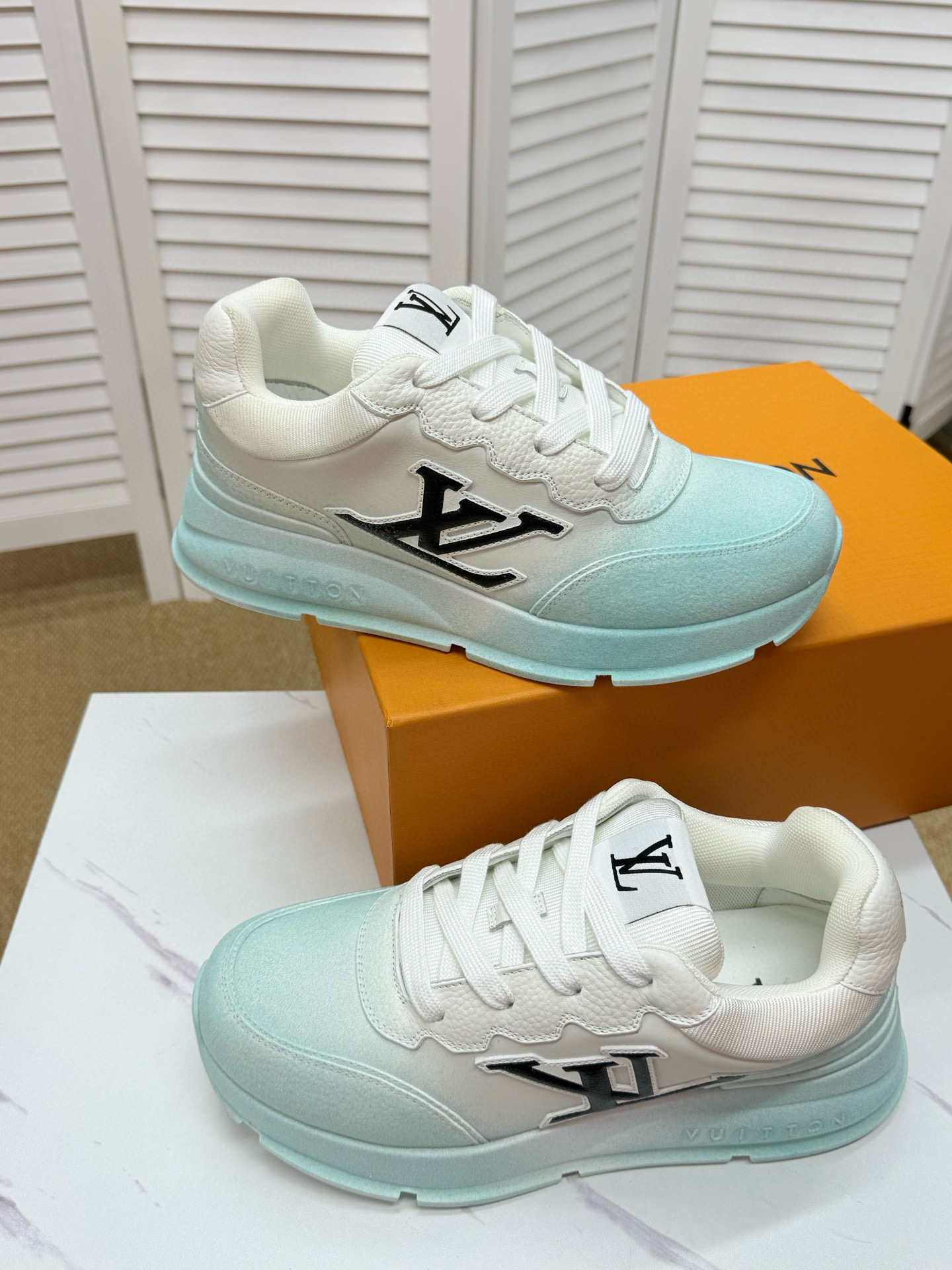 루이비통 남녀공용 신발 운동화 스니커즈