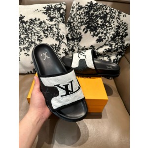 루이비통 남자 슬리퍼