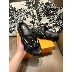 루이비통 남자 슬리퍼