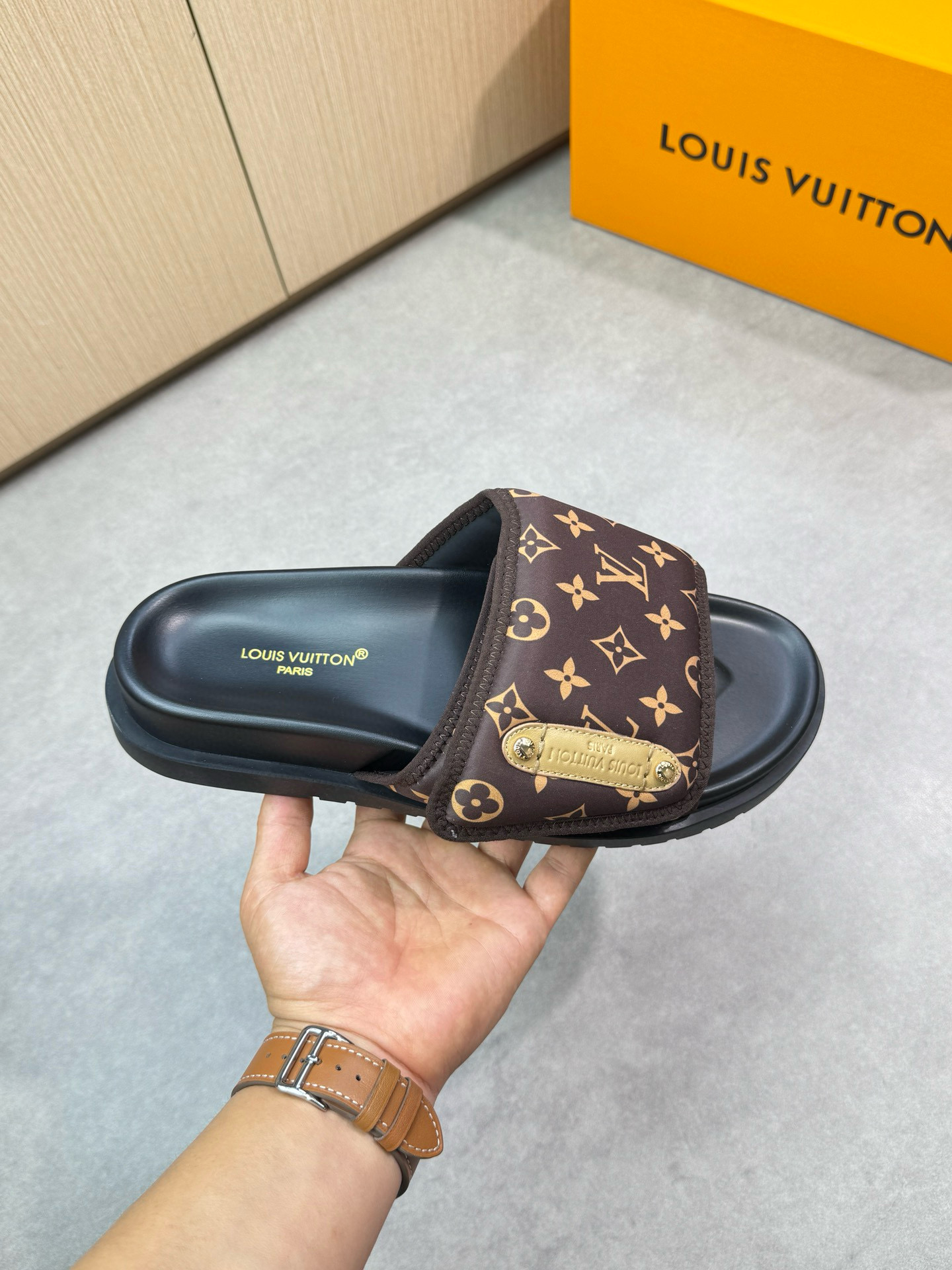 루이비통 남자 슬리퍼
