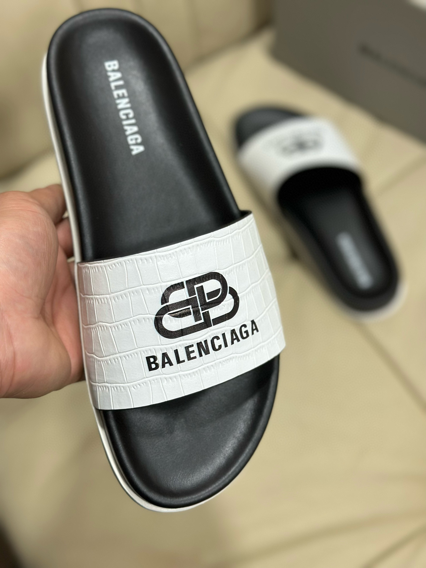 발렌시아가 남자 슬리퍼