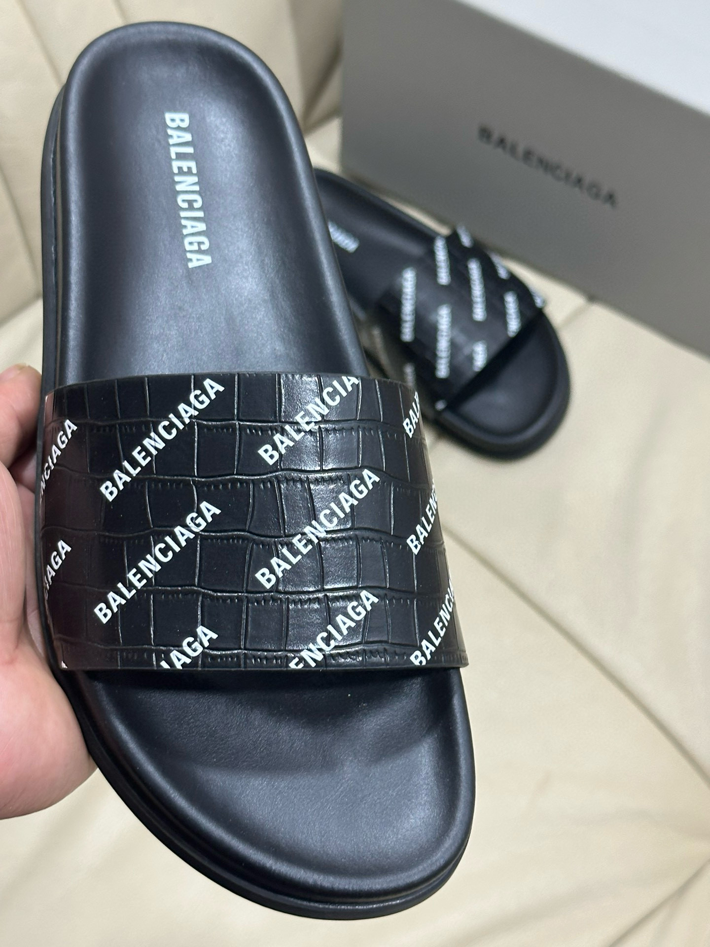 발렌시아가 남자 슬리퍼