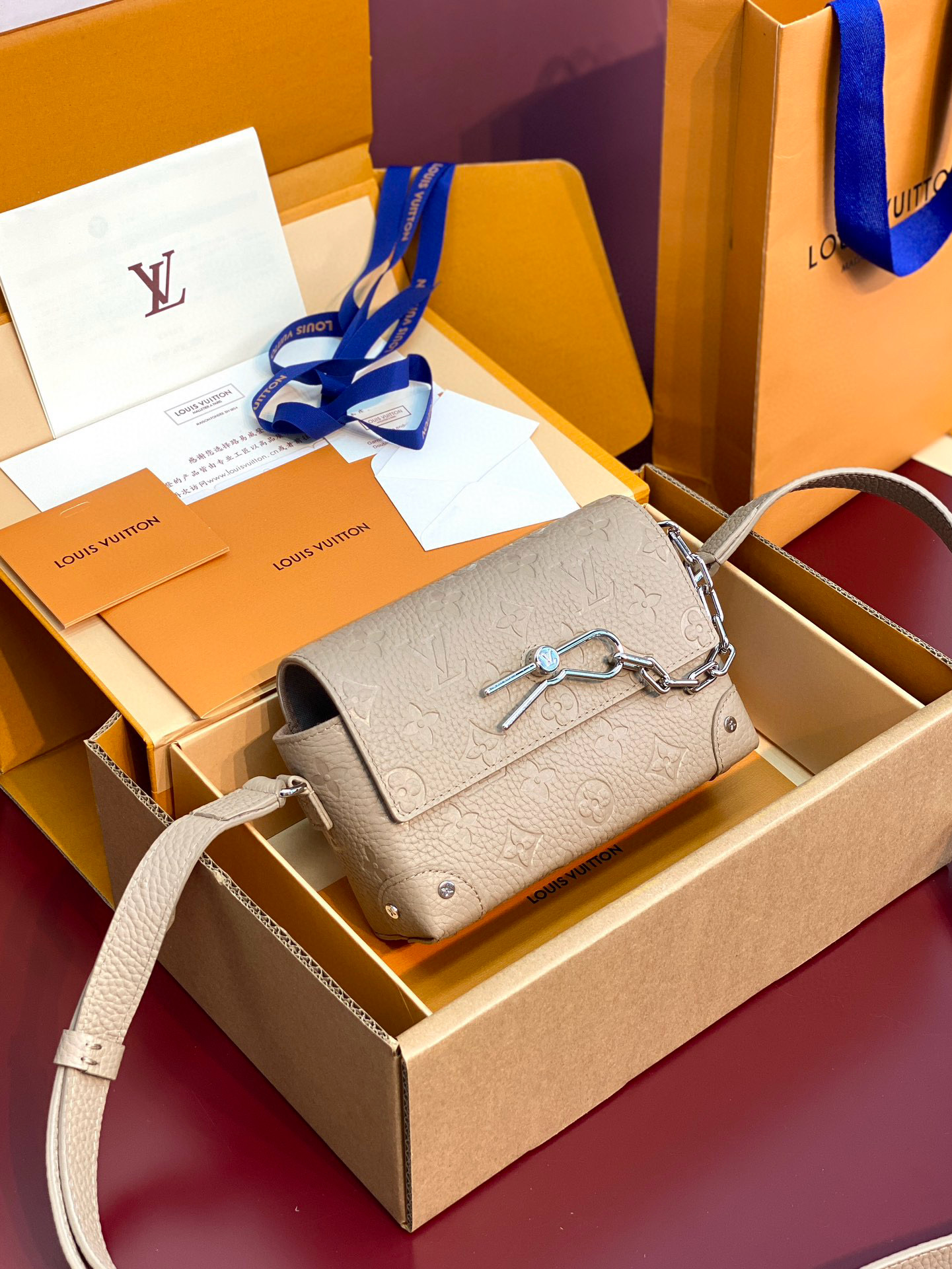 루이비통 M13889 남자가방