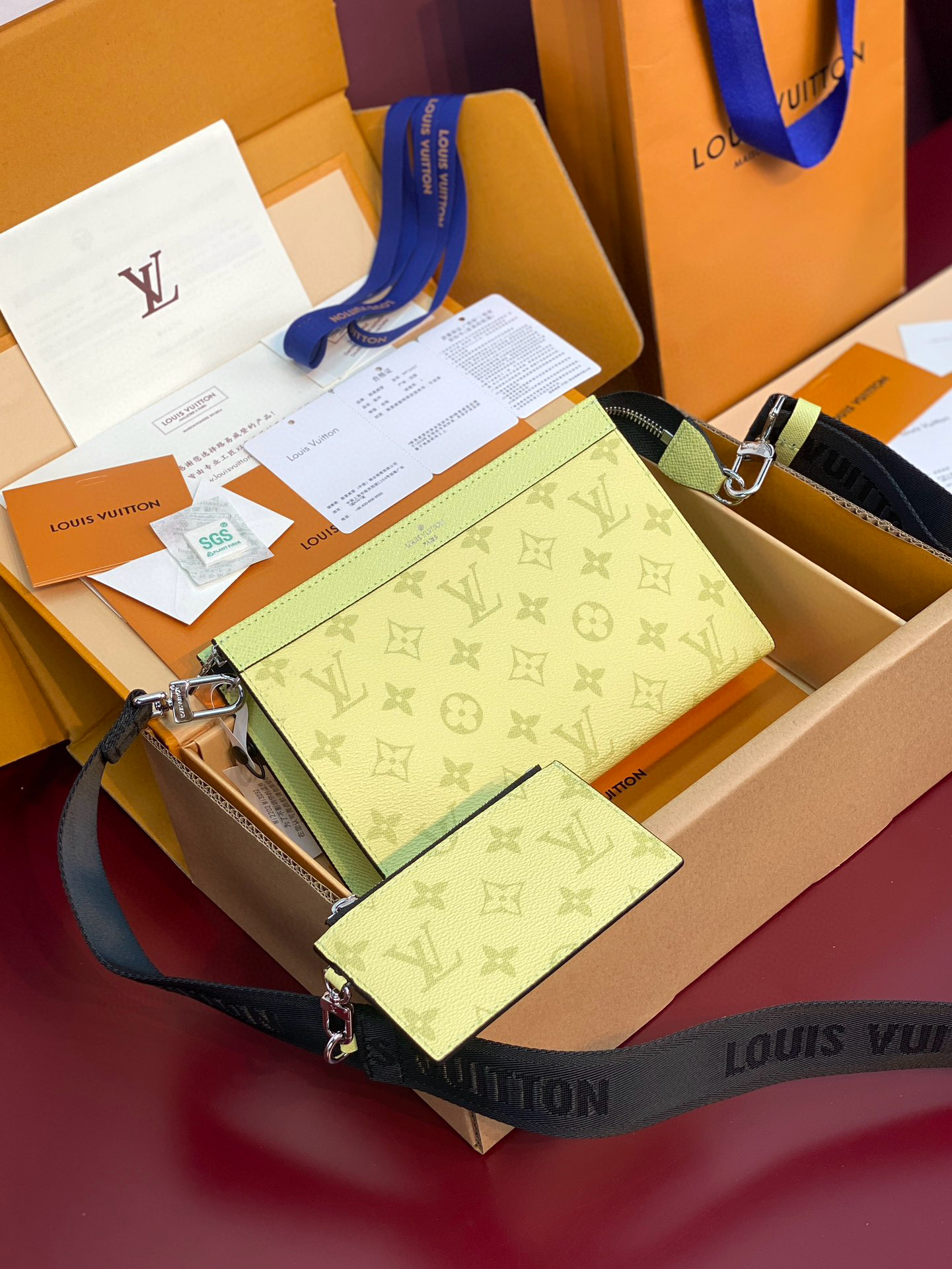 루이비통 M14114 남자가방