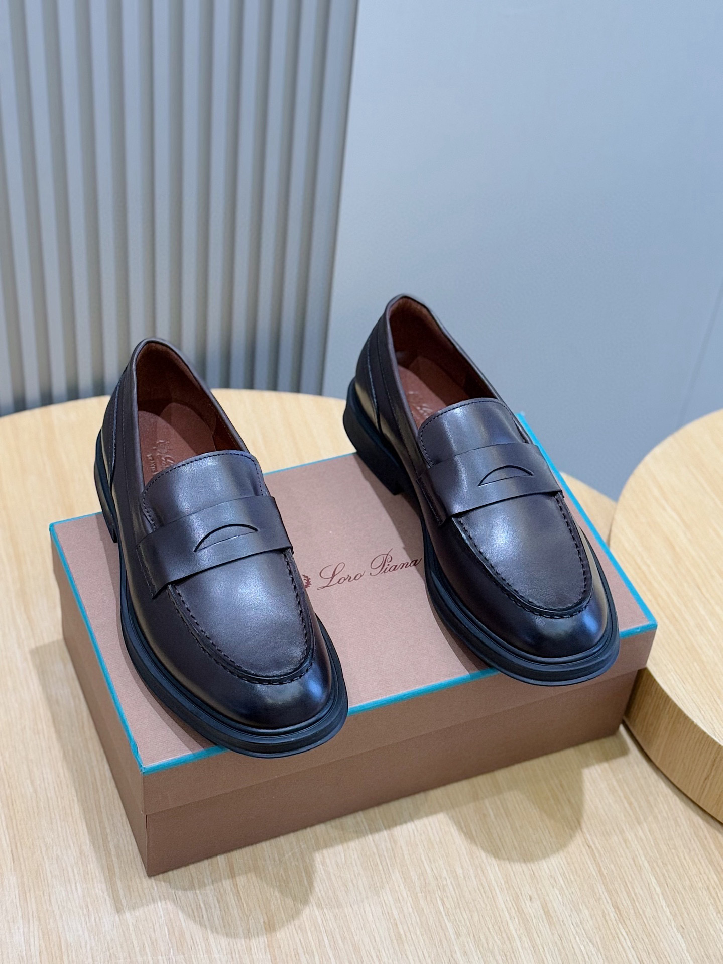 로로피아나 남자 구두
