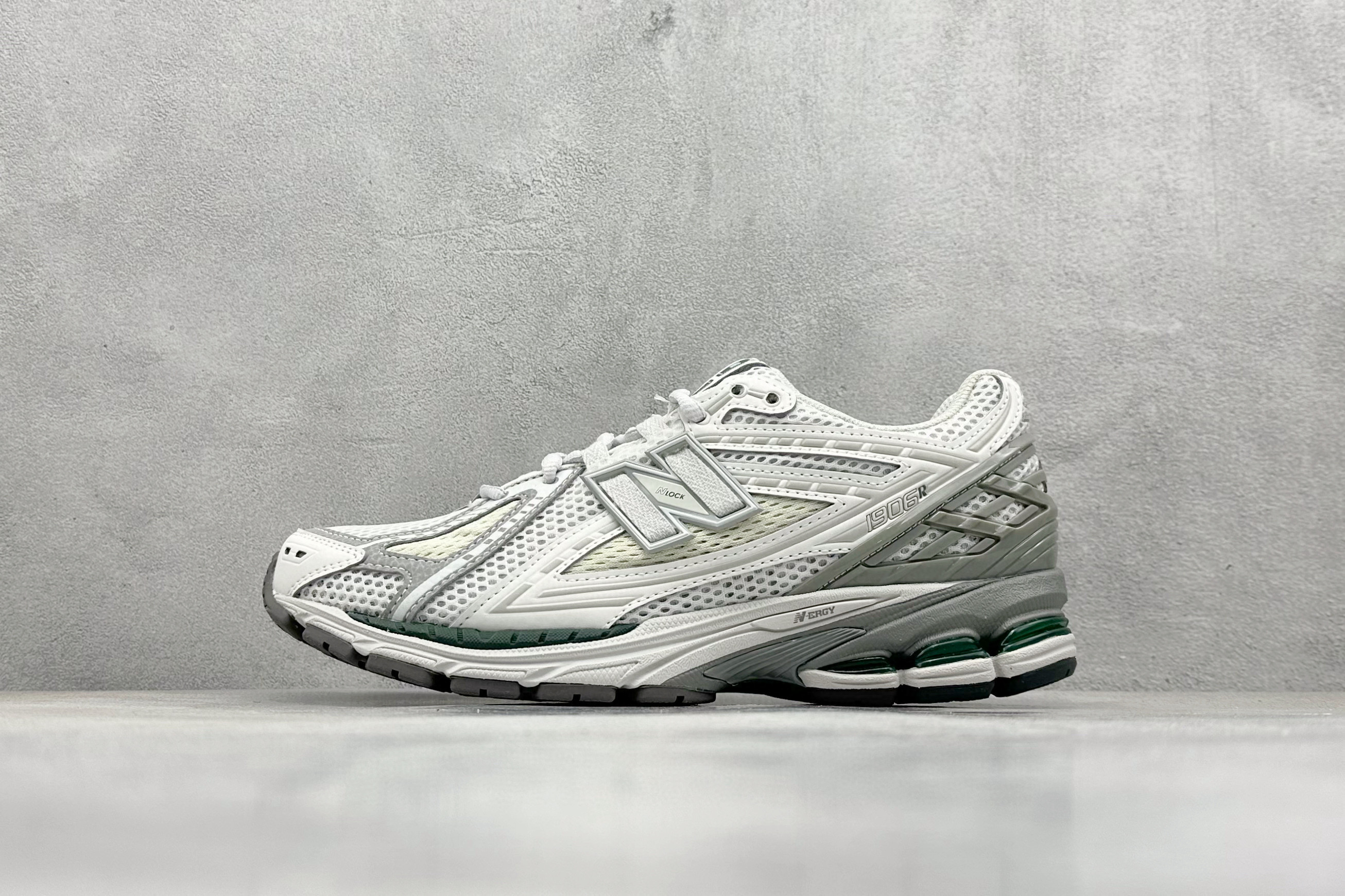 뉴발란스 1906 남녀공용 신발 운동화 스니커즈