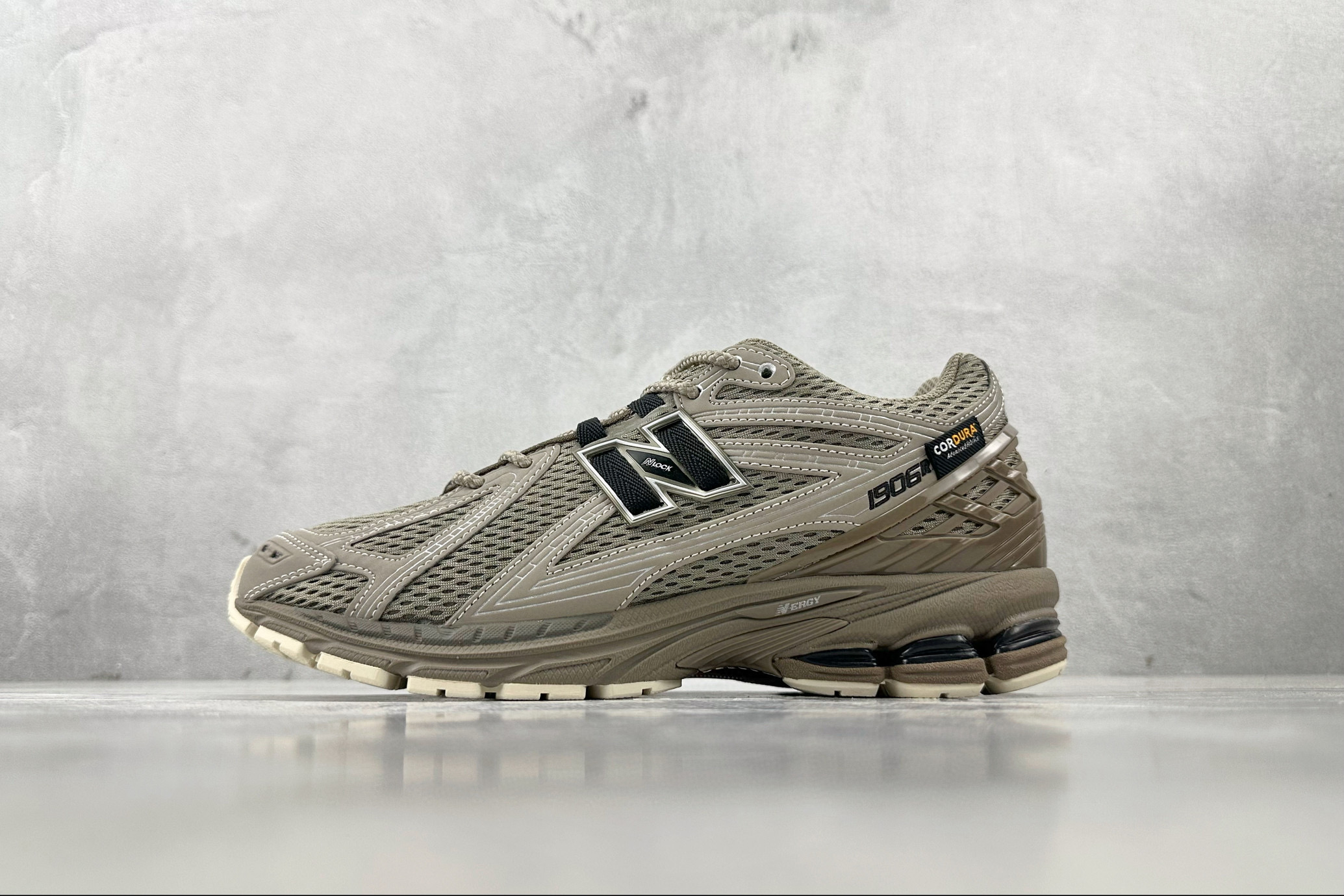 뉴발란스 1906 남녀공용 신발 운동화 스니커즈