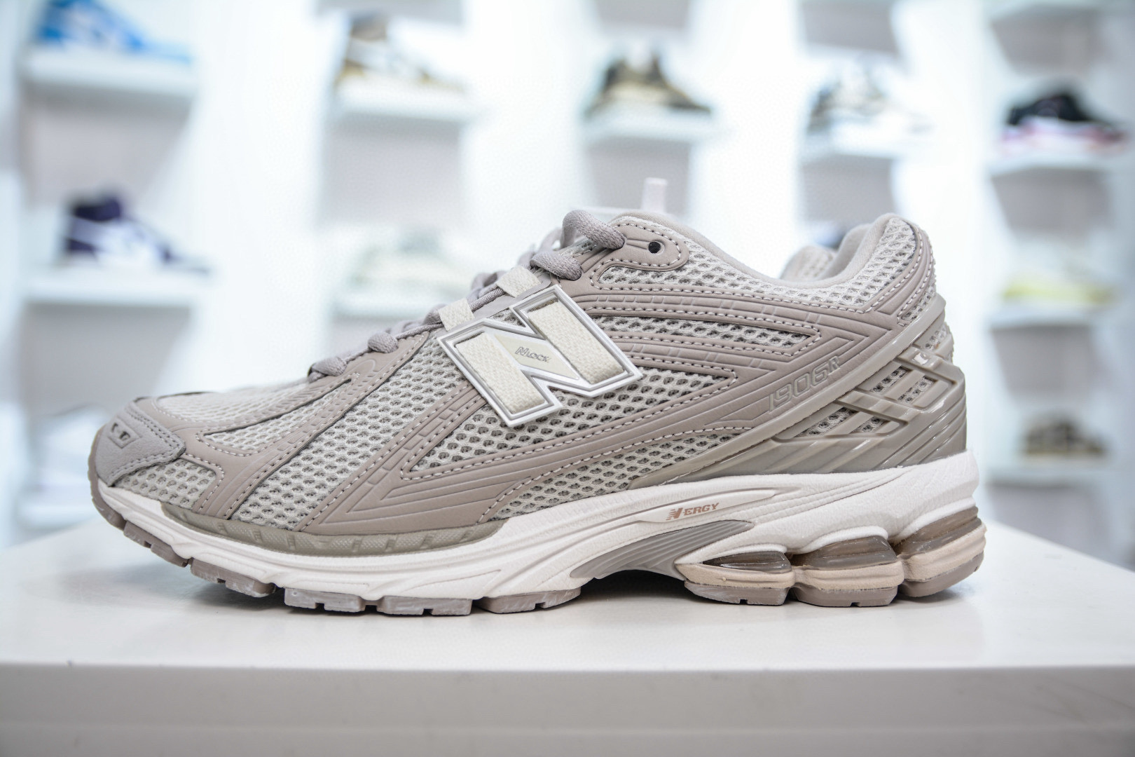 뉴발란스 1906 남녀공용 신발 운동화 스니커즈