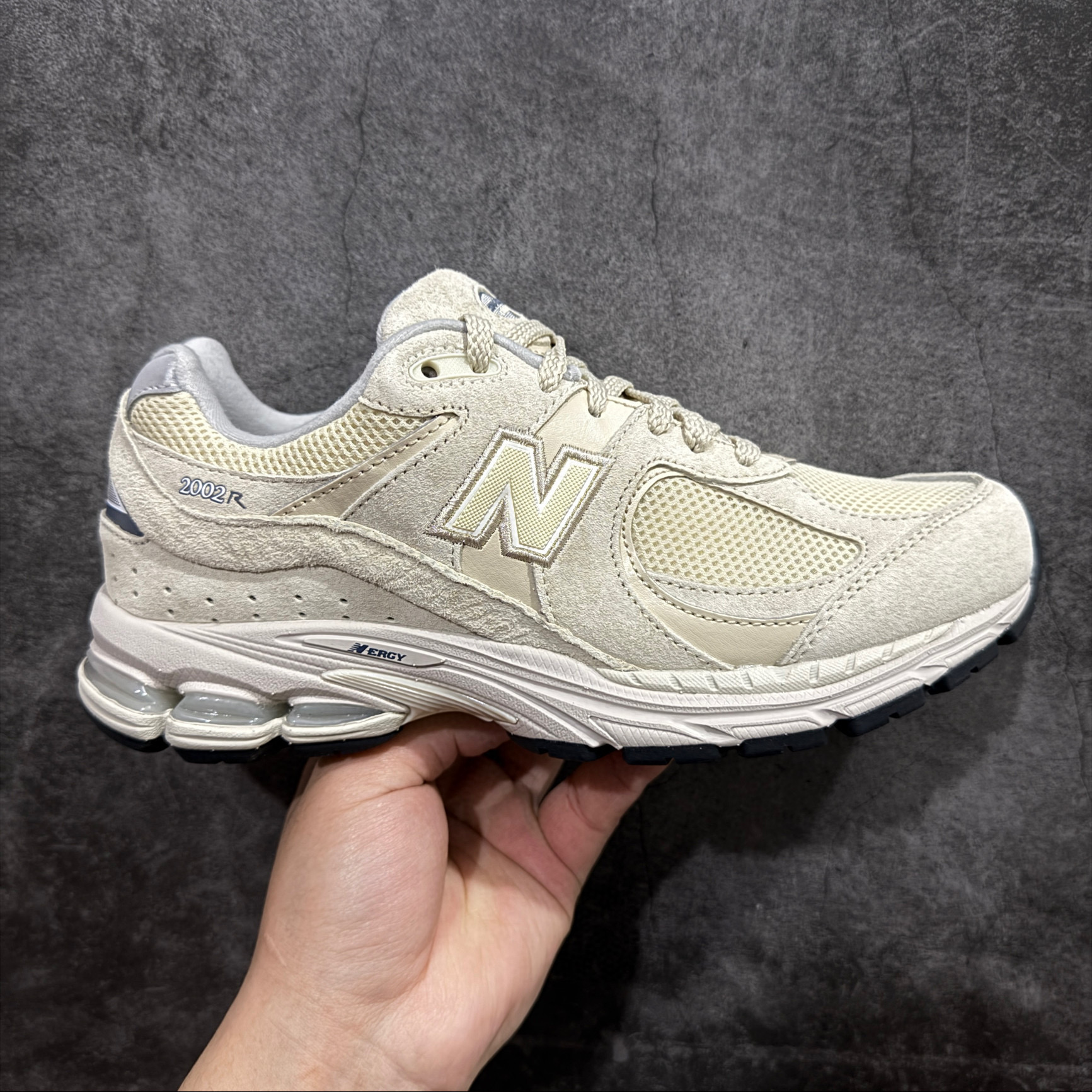 뉴발란스 2002 남녀공용 신발 운동화 스니커즈