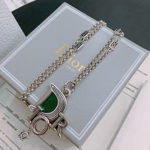 디올 목걸이