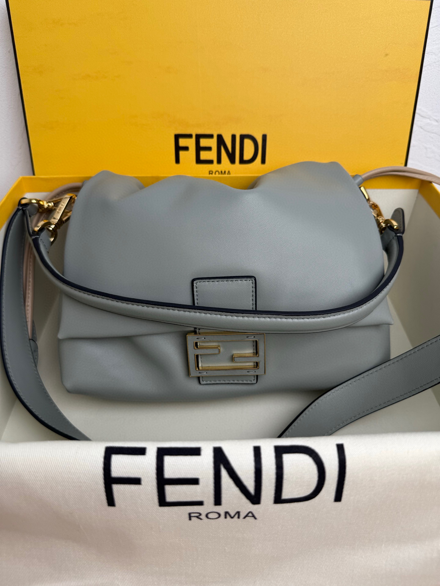 펜디 여자가방 8833