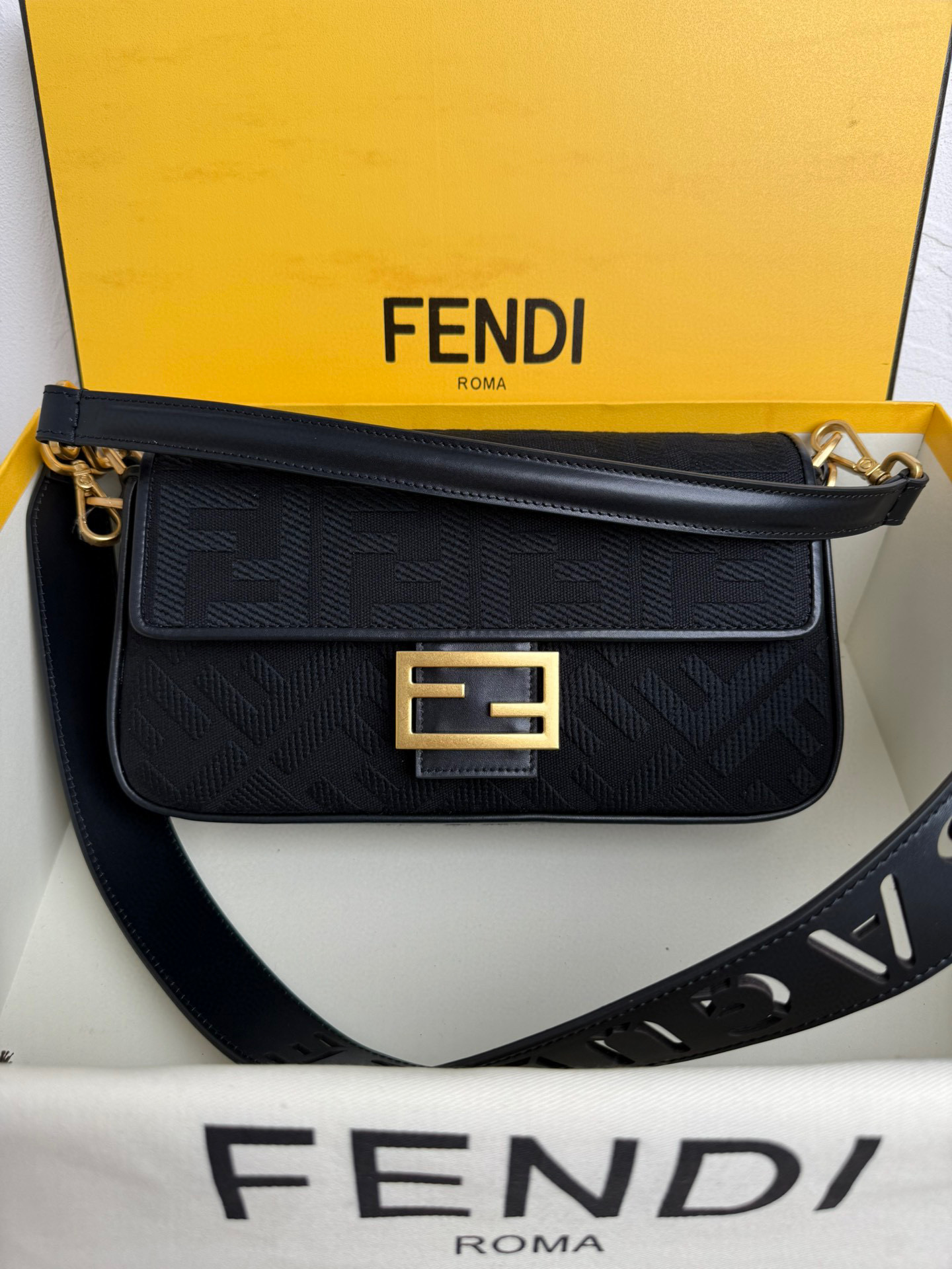 펜디 여자가방 8598