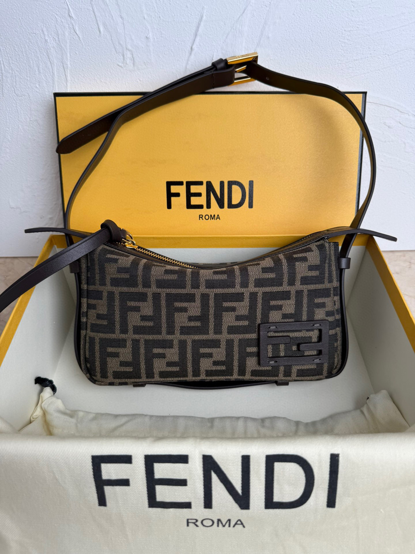 펜디 여자가방 8105