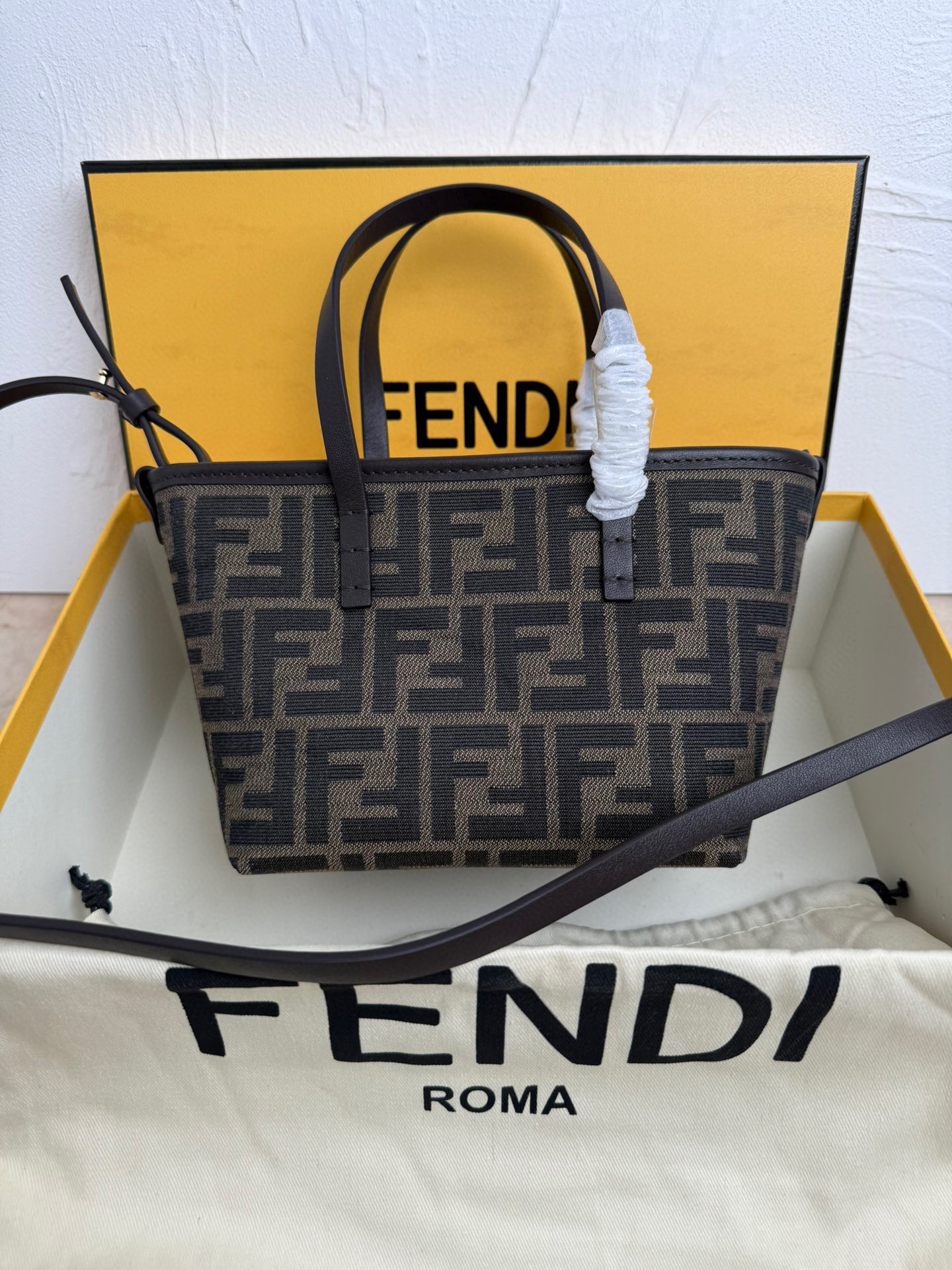 펜디 여자가방 8100